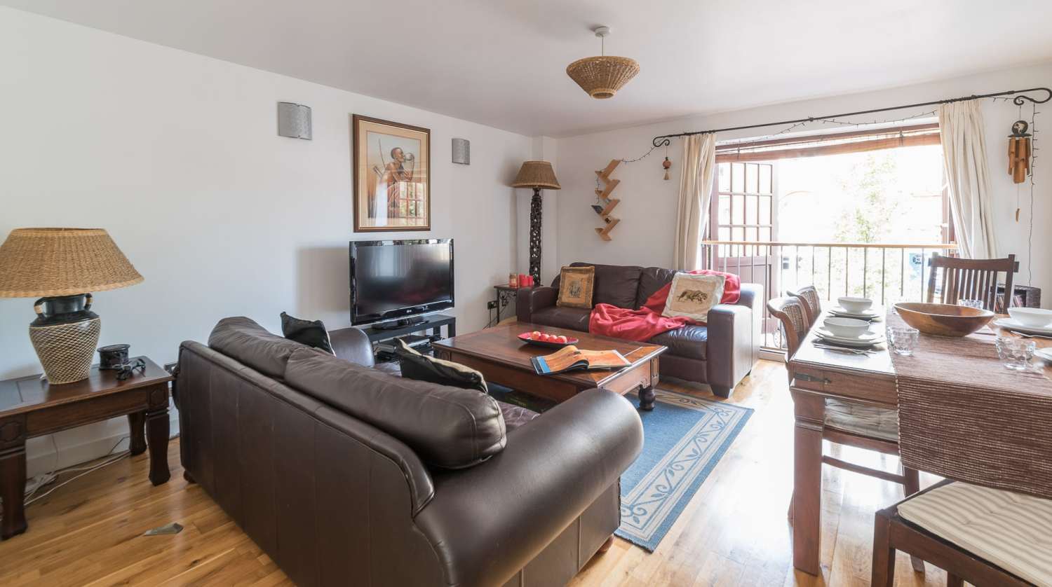 L1 Lounge doors open.jpg