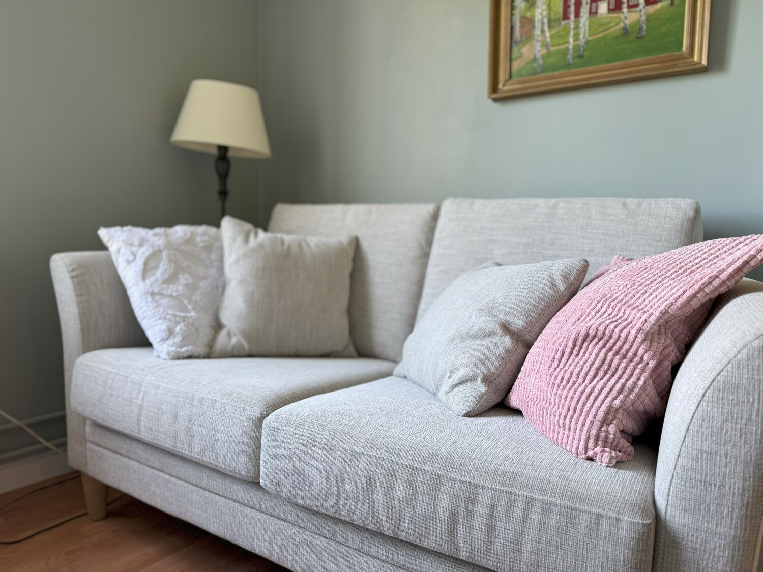 Animskogs Kyrkskola Apartment Björk - sofa.jpeg