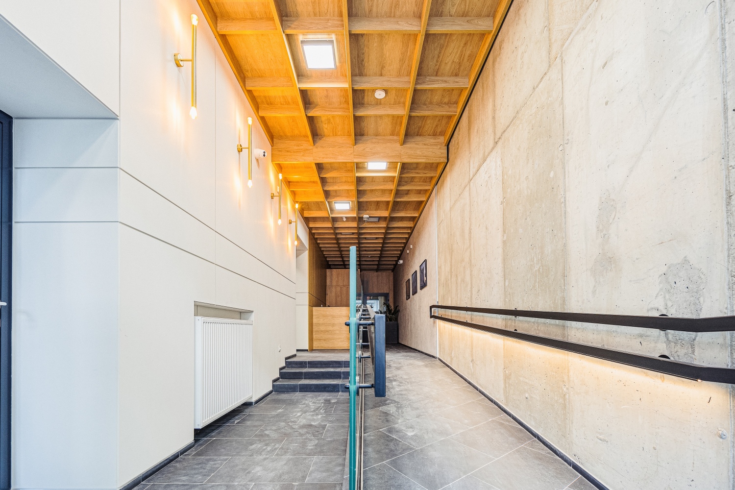 wejście do budynku dla inwalidów roosvelta residence 2.jpg