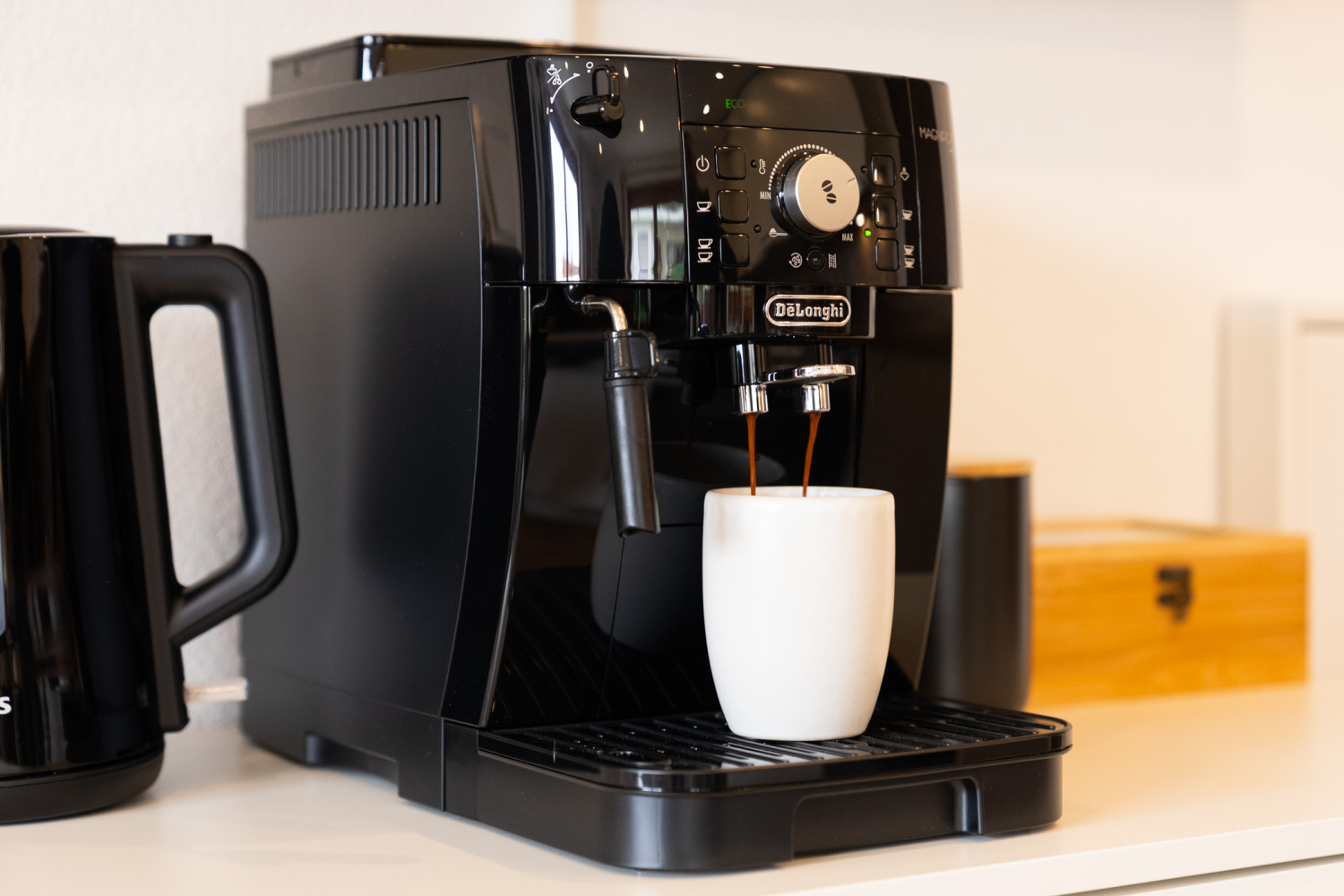matt-apartments-heppenschwand-kaffeemaschine-delonghi-fruehstueck.jpg