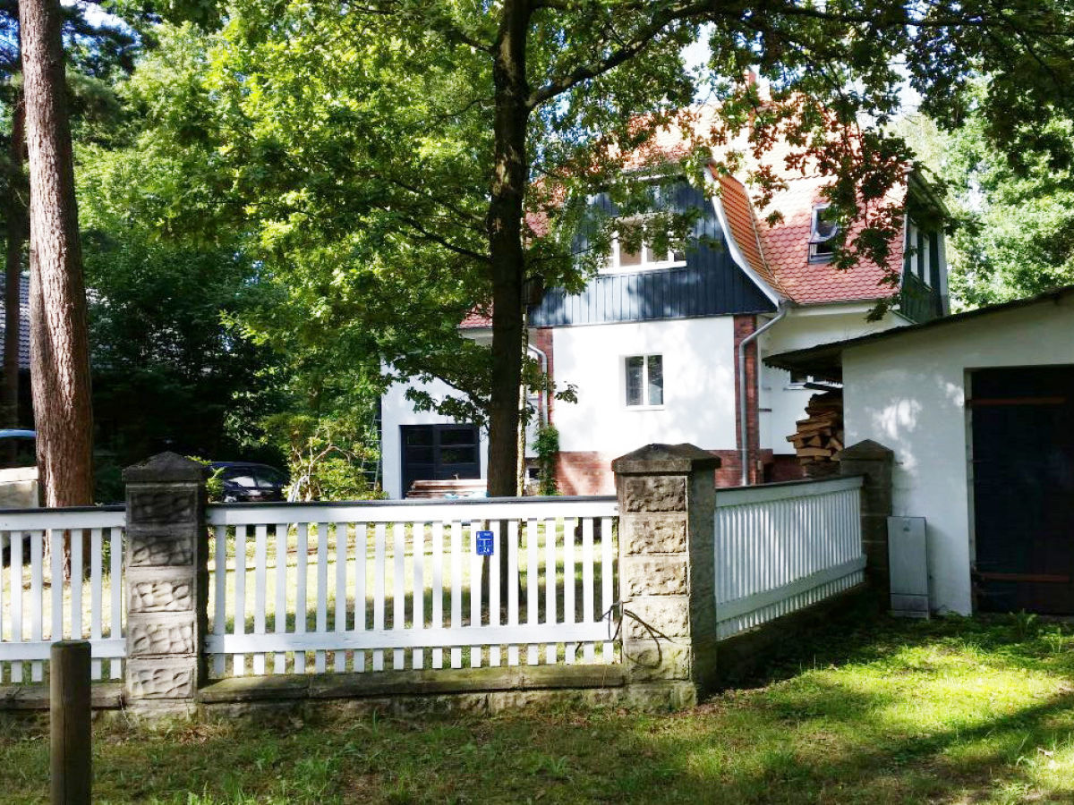 blick-von-der-strasse-zum-haus.jpg