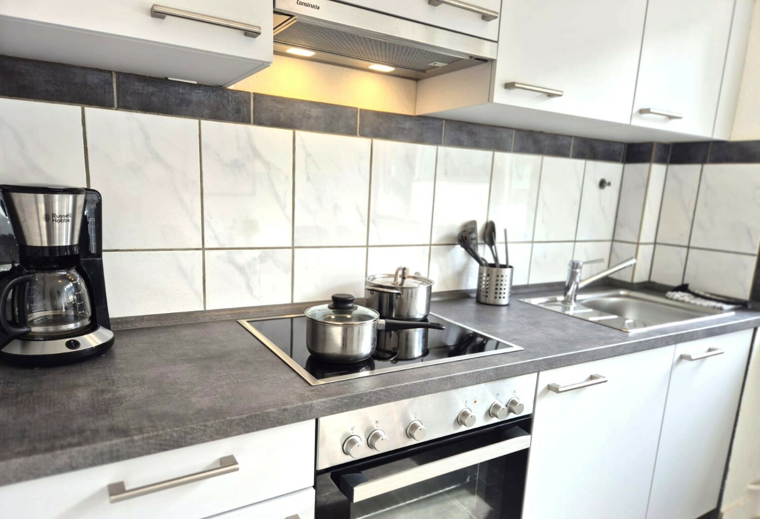 neue Küche alter Boden Juli 2025_3.jpeg