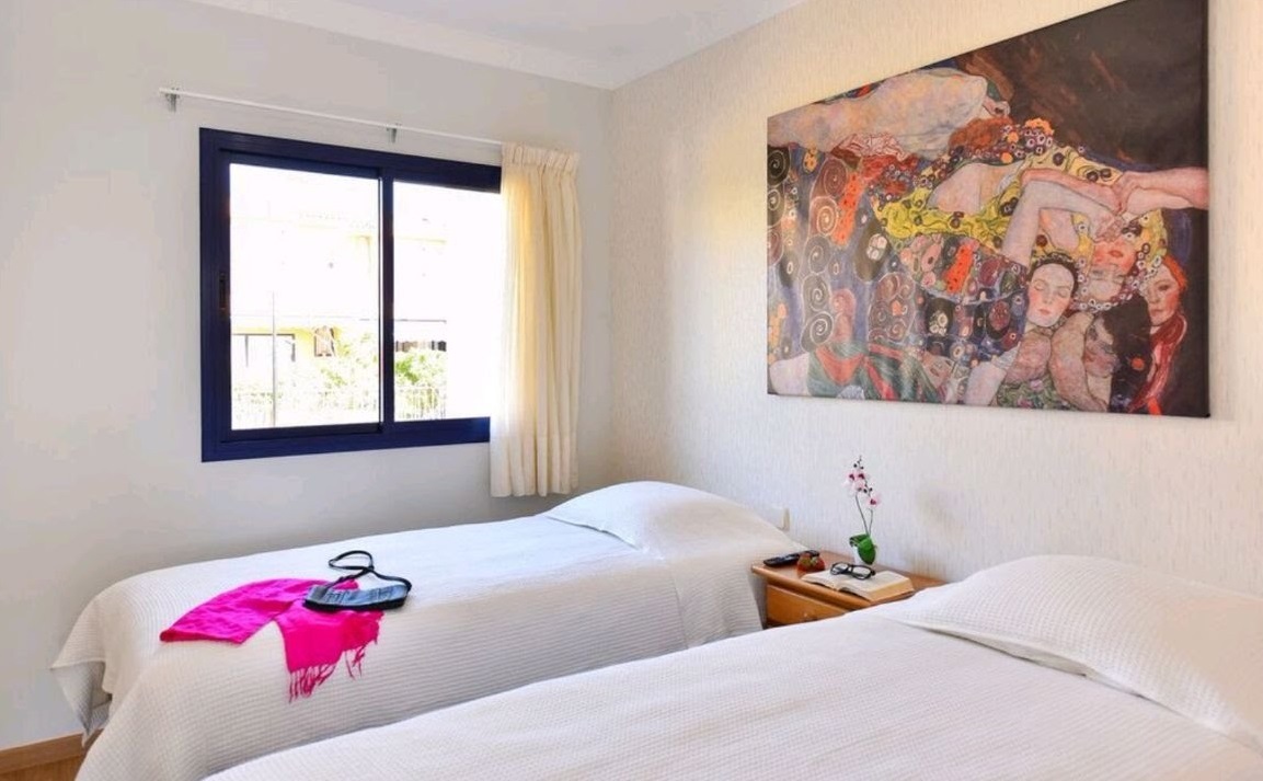 18-09-11 44 Gästezimmer inzwischen mit Black Out Vorhängen.jpg