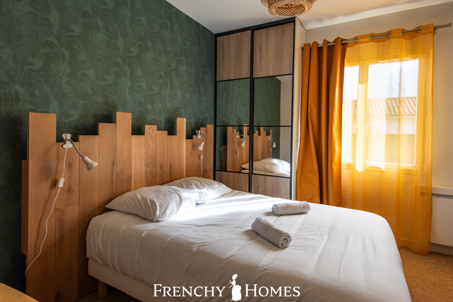 FrenchyHomes24Logo-115.jpg
