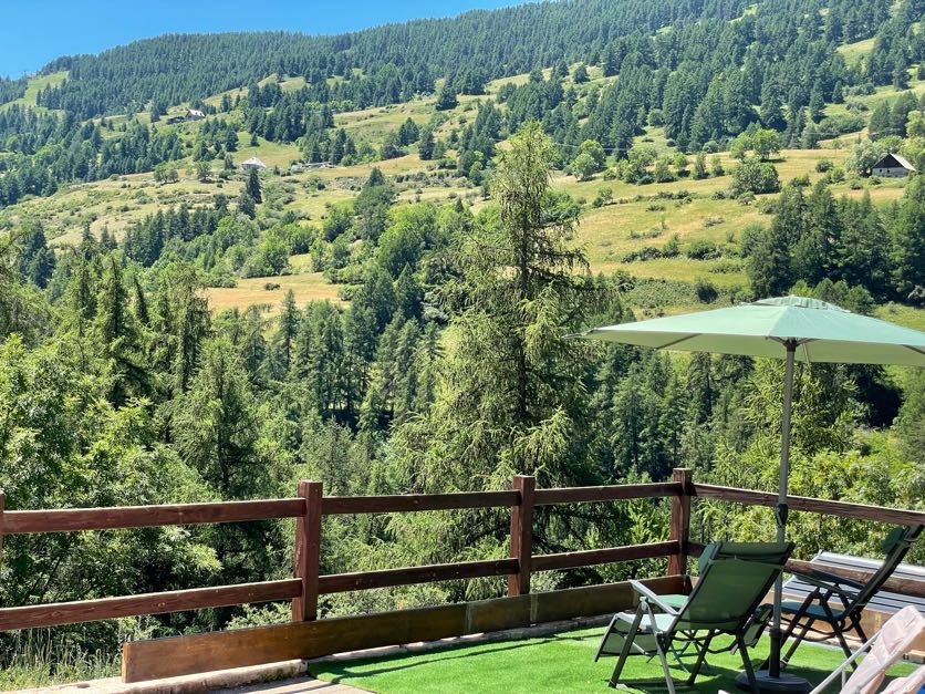 Vue vallée Lodge La Mourée