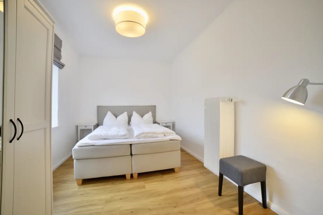 Villa Heidi Schlafzimmer 1 EG.JPG