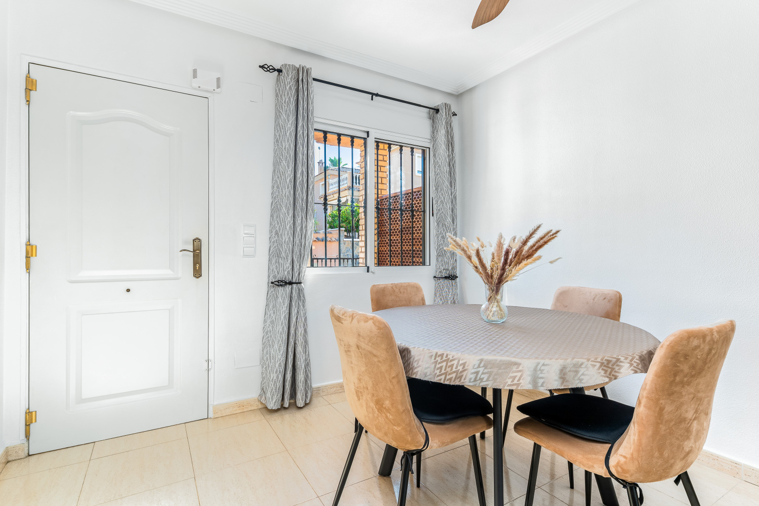 Royal Park Rose 89A (6).jpg