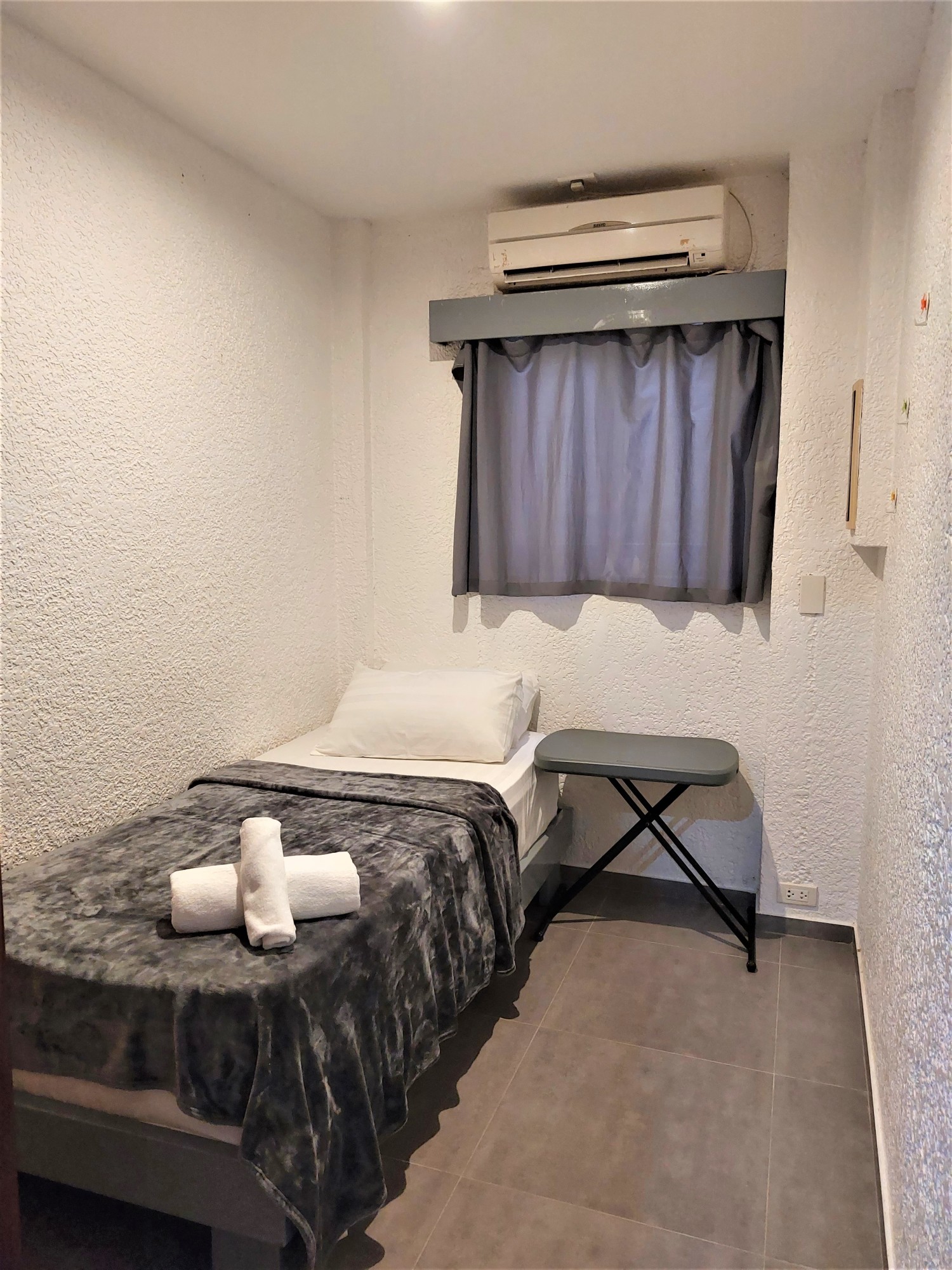 Room 3 - Single Bed - Copy.jpg