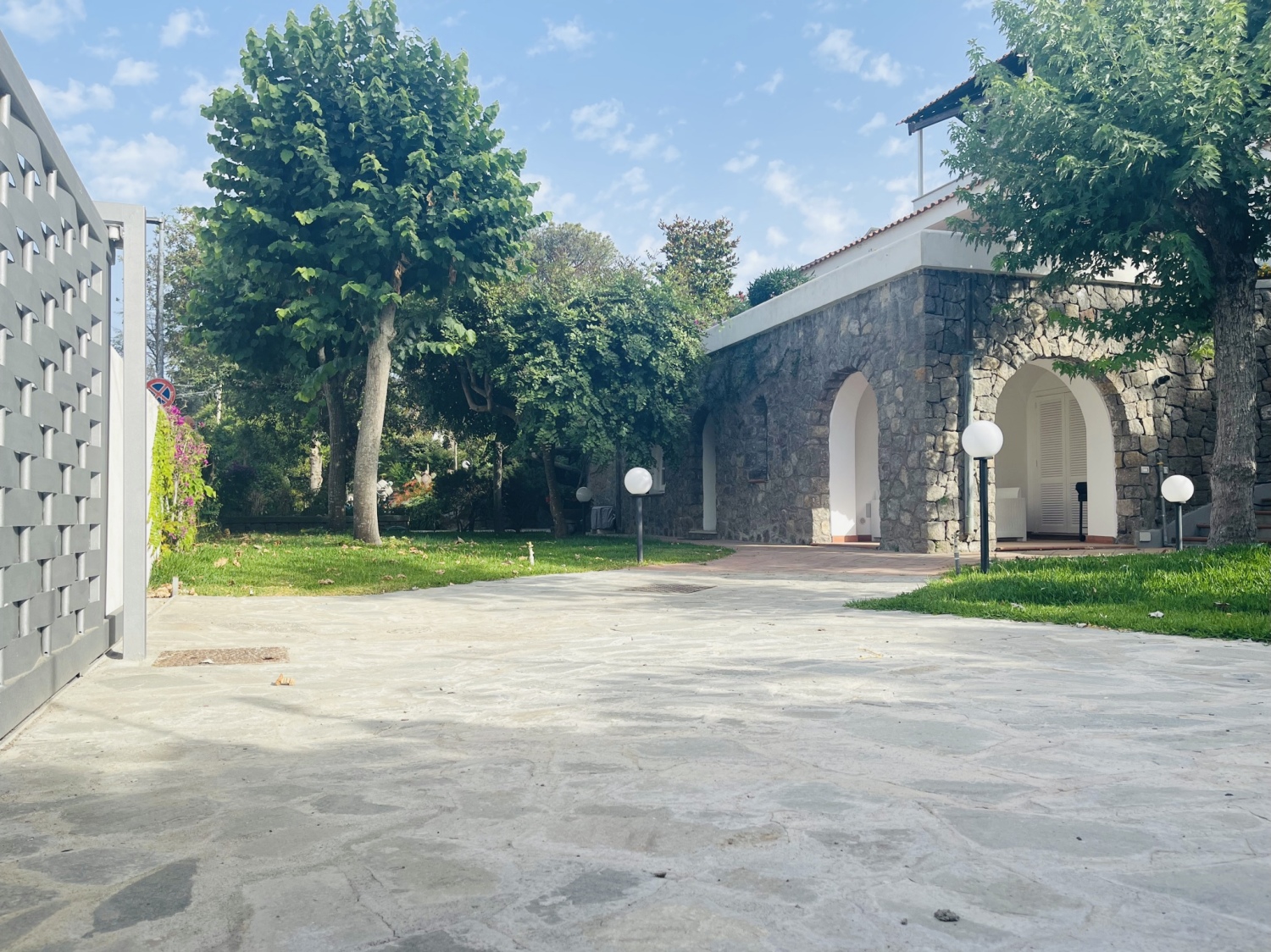 giardino ingresso (2).JPEG