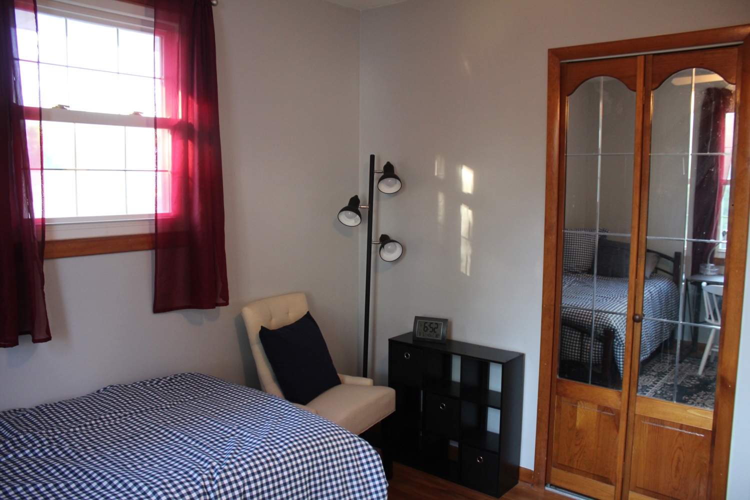 Bedroom 1 reading nook.JPG