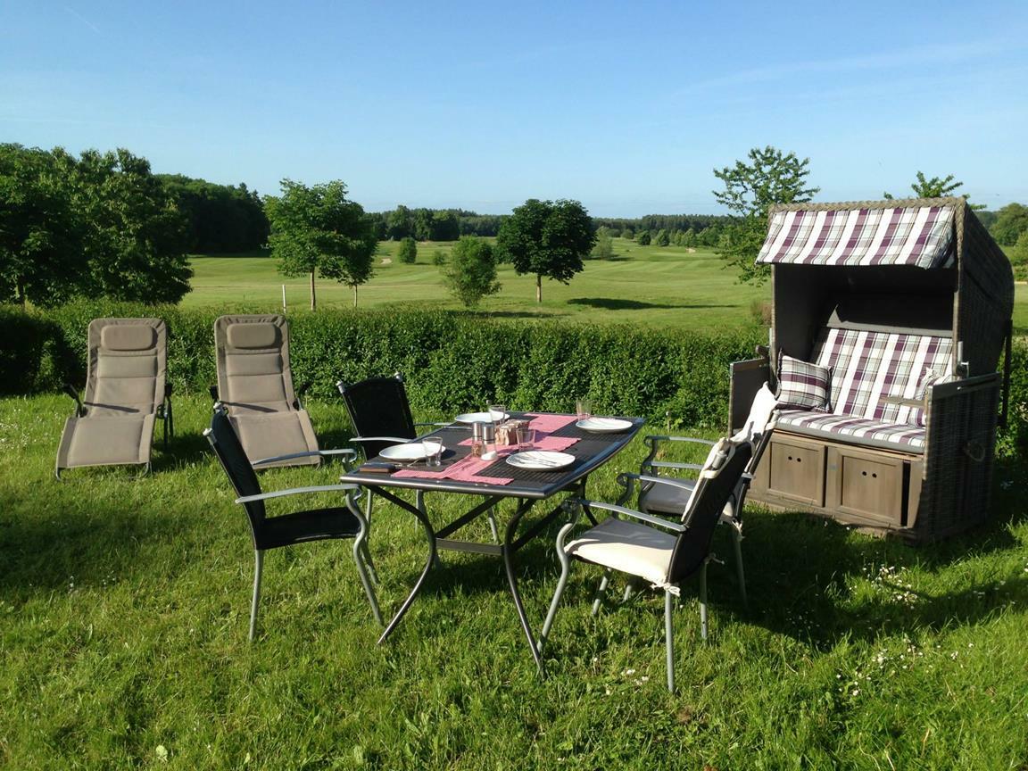 Garten mit Möbeln (Copy).jpg