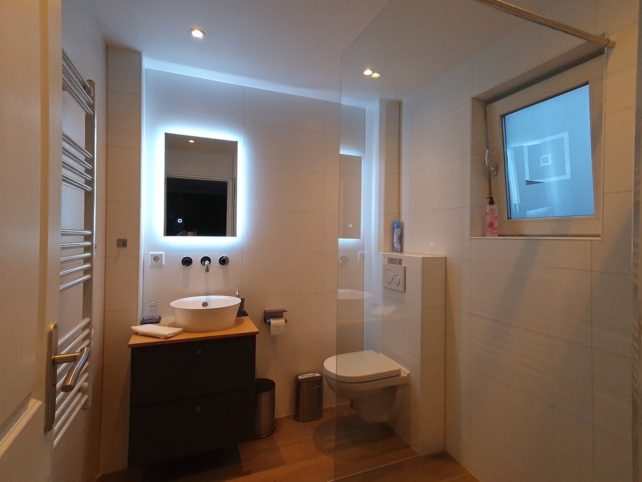 Kamer 1 hoofdfoto badkamer 2024.jpg