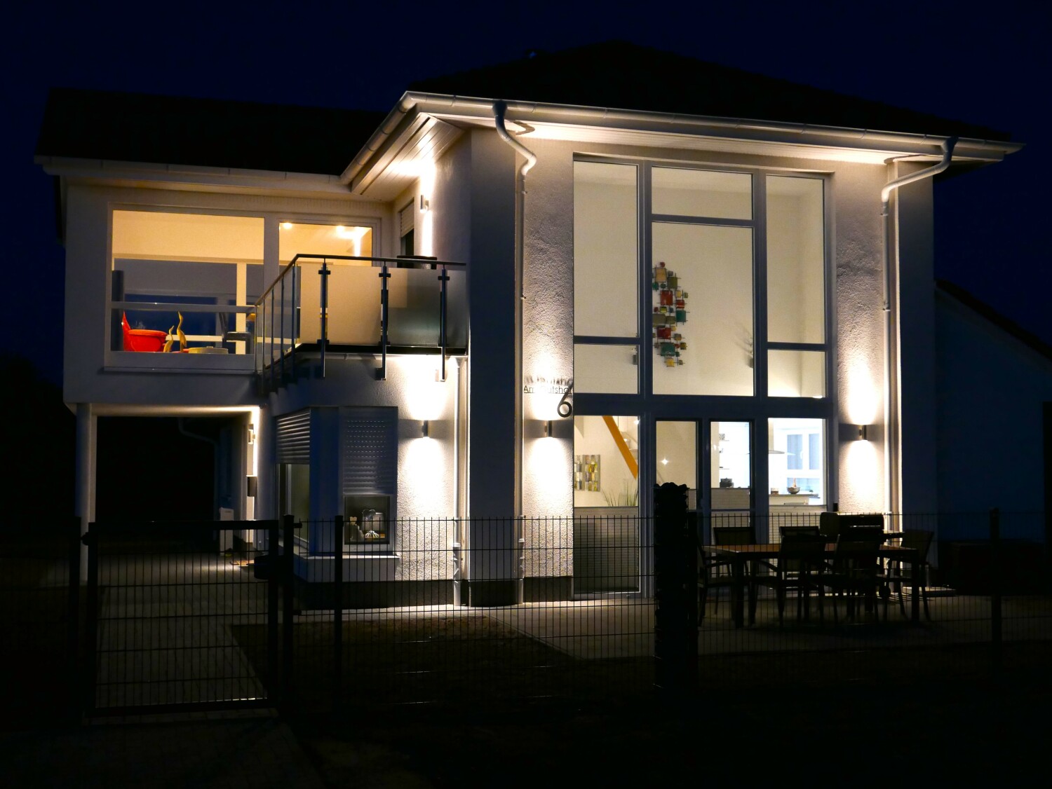 Villa Kristall bei Nacht.jpg