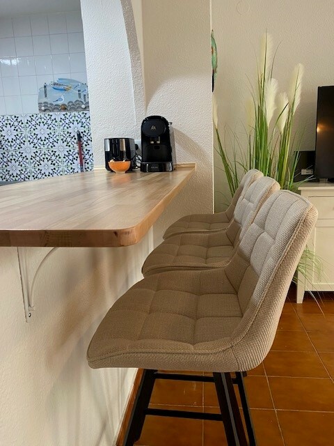 pic kitchen counter.jpg