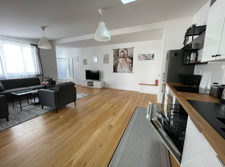 2023-11-28 17_27_24-Tolles Loft Apartment im Herzen von Mitte, Berlin.png