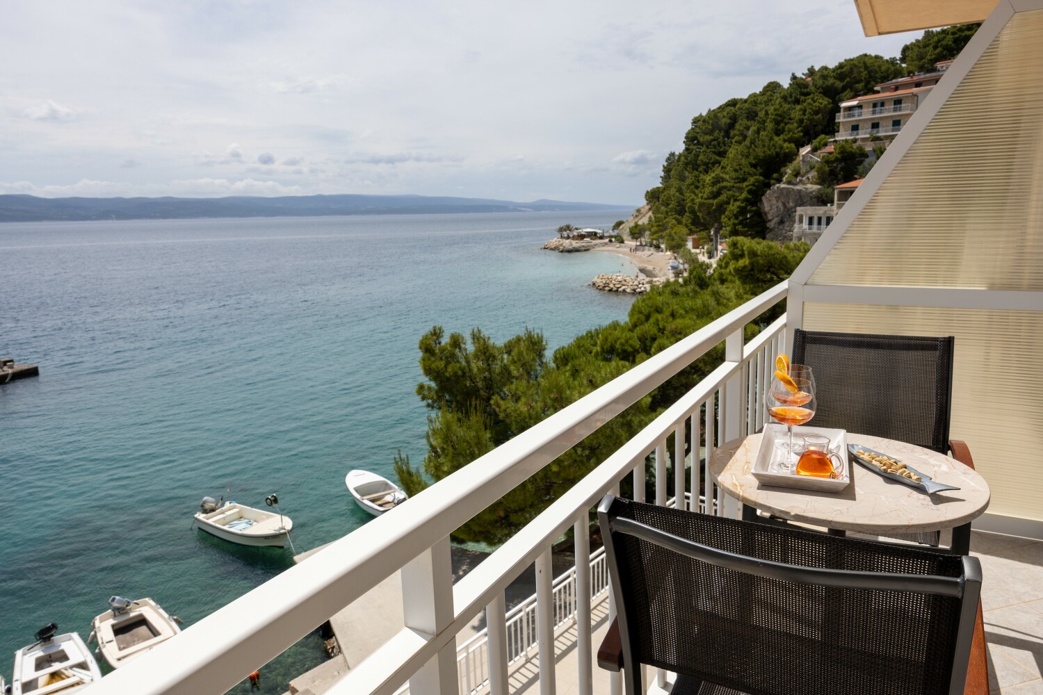 7_a22_balcony1_4 - tiny.jpg