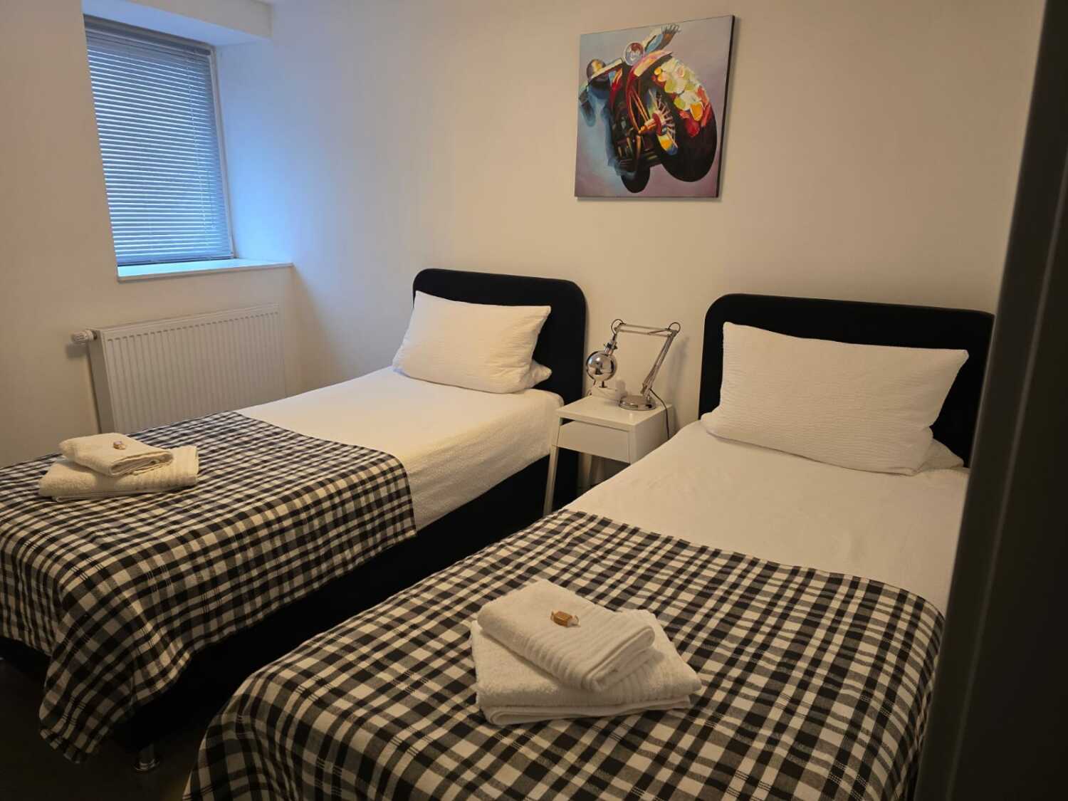 Schlafzimmer EG_2 Einzelbetten.jpg