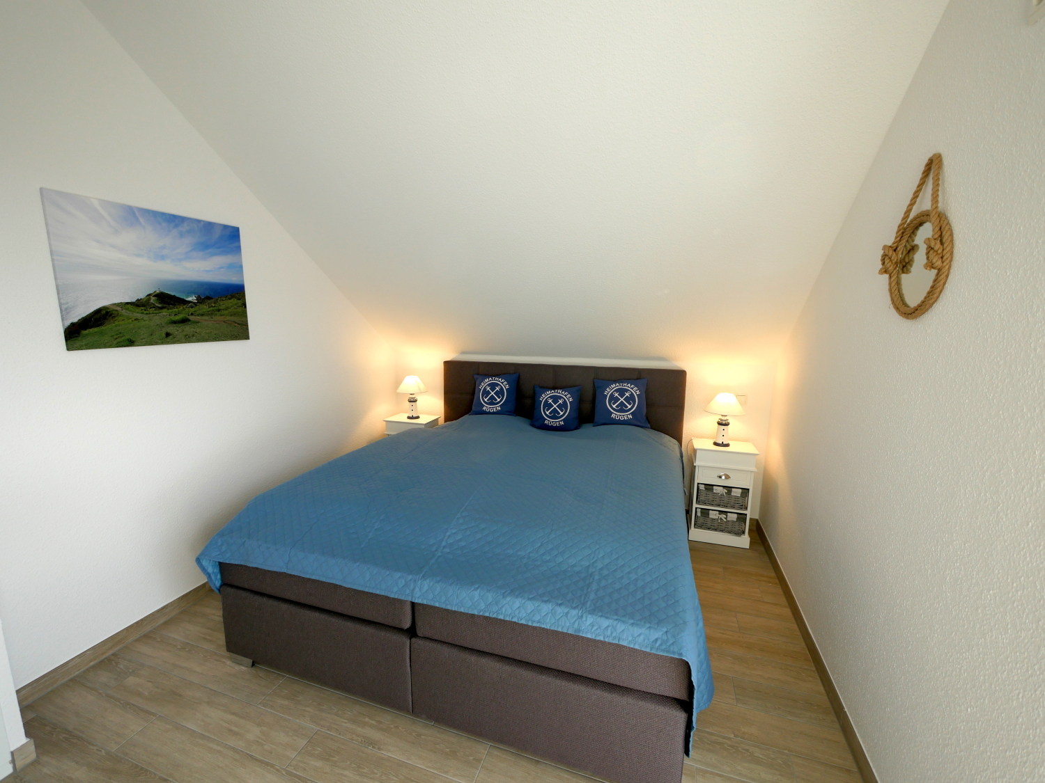 Schlafzimmer 3 OG Bild 3.JPG