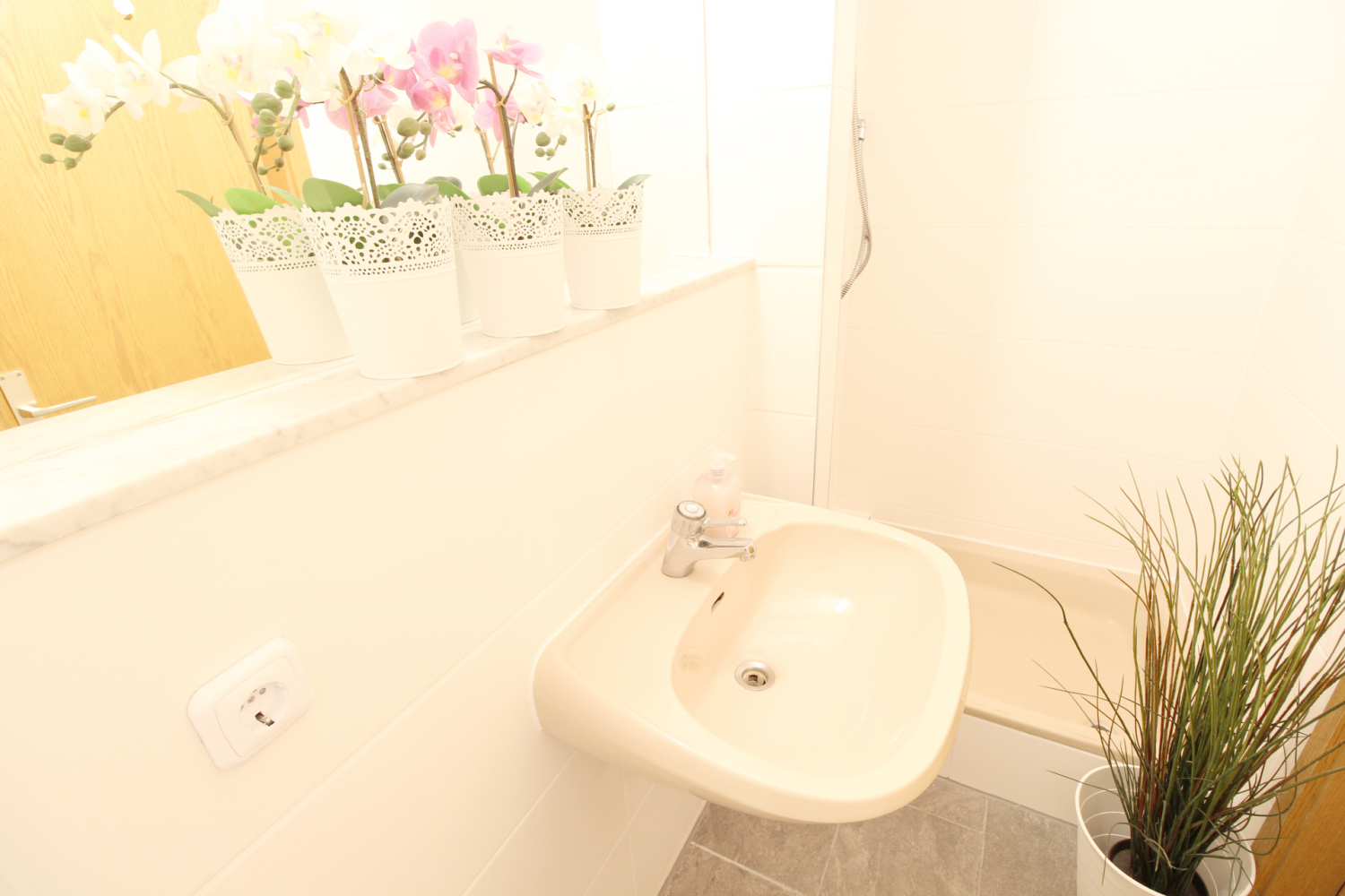 2022-04-13 - bathroom-e_b.jpg