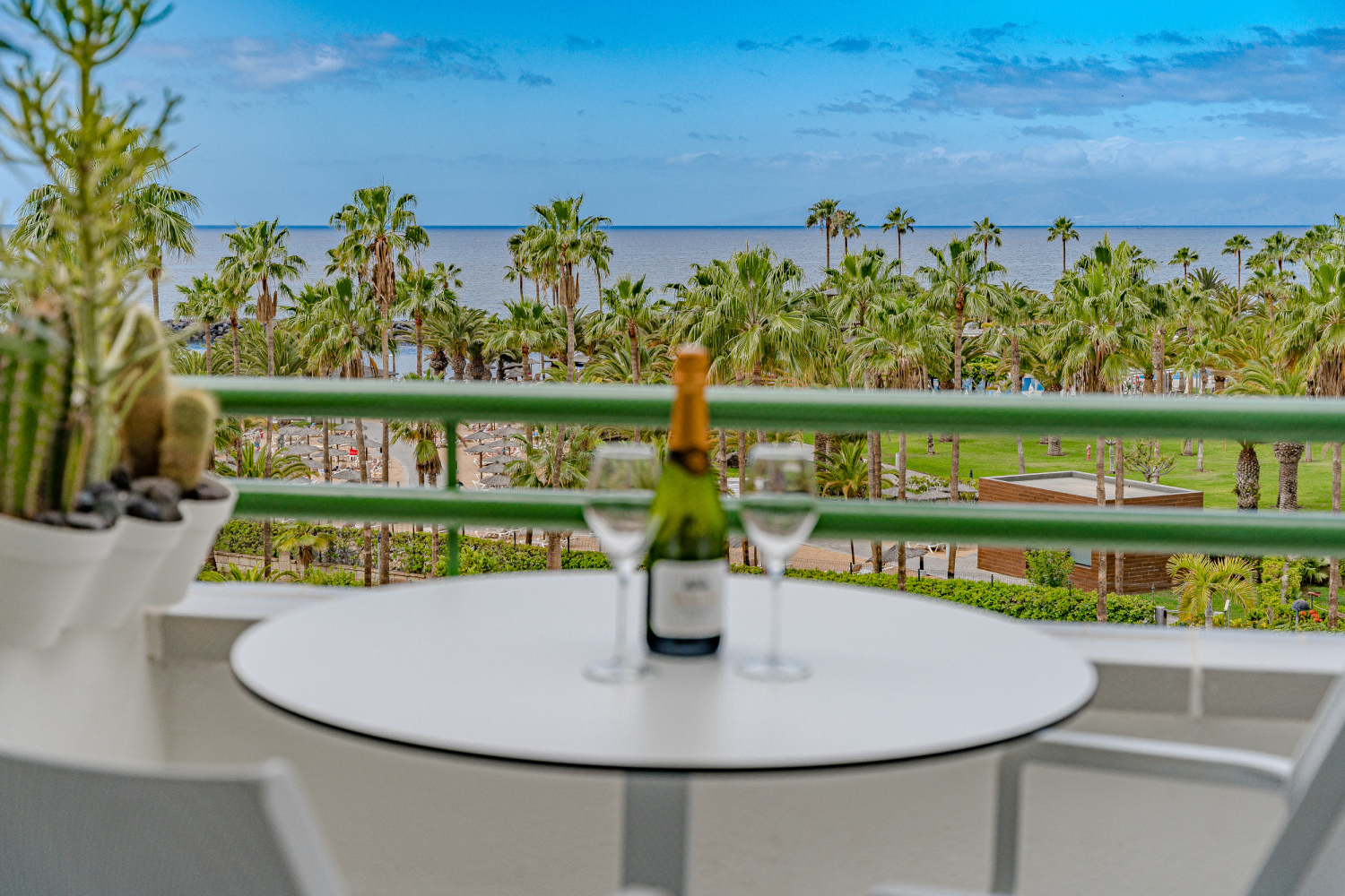 Altamira 415 3 Ocean View met Cava.jpg