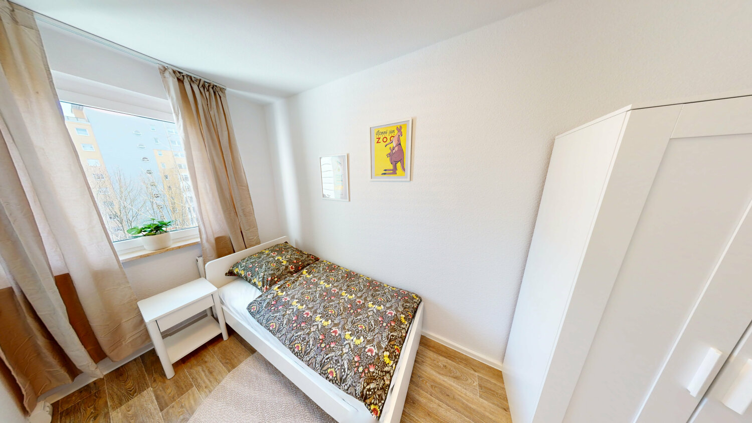 Schlafzimmer (3).jpg