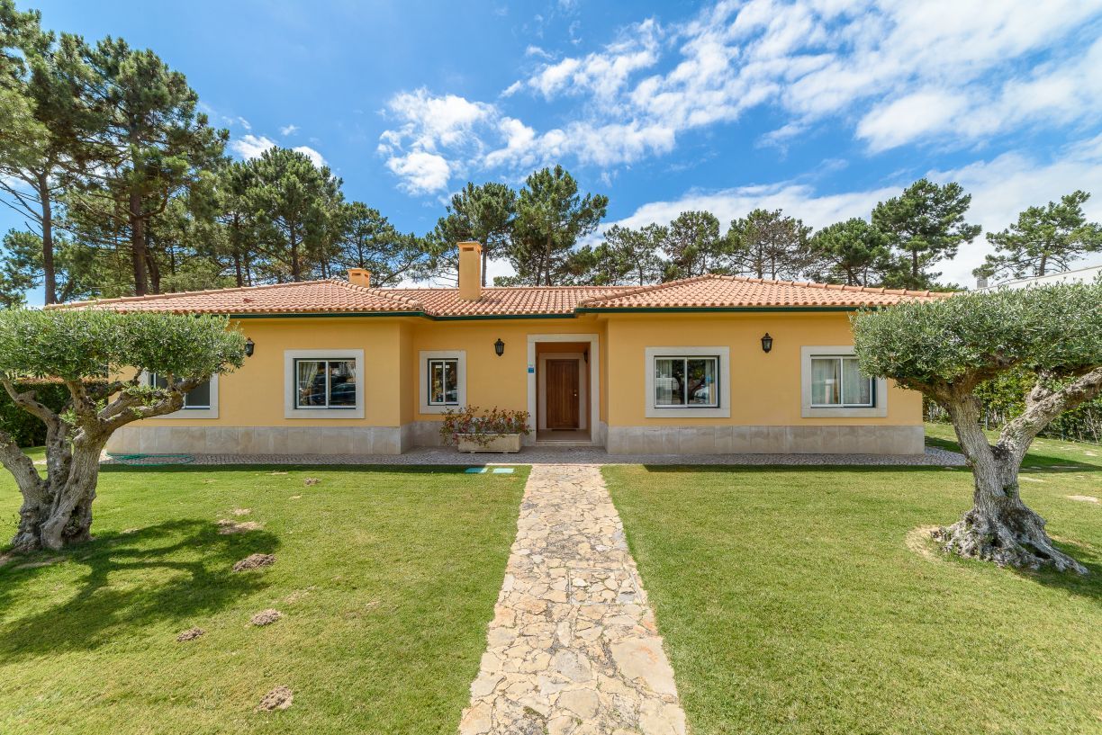 Lisbon Beach Villas Villa 18 Lovely 4 bedroom holiday villa in golf