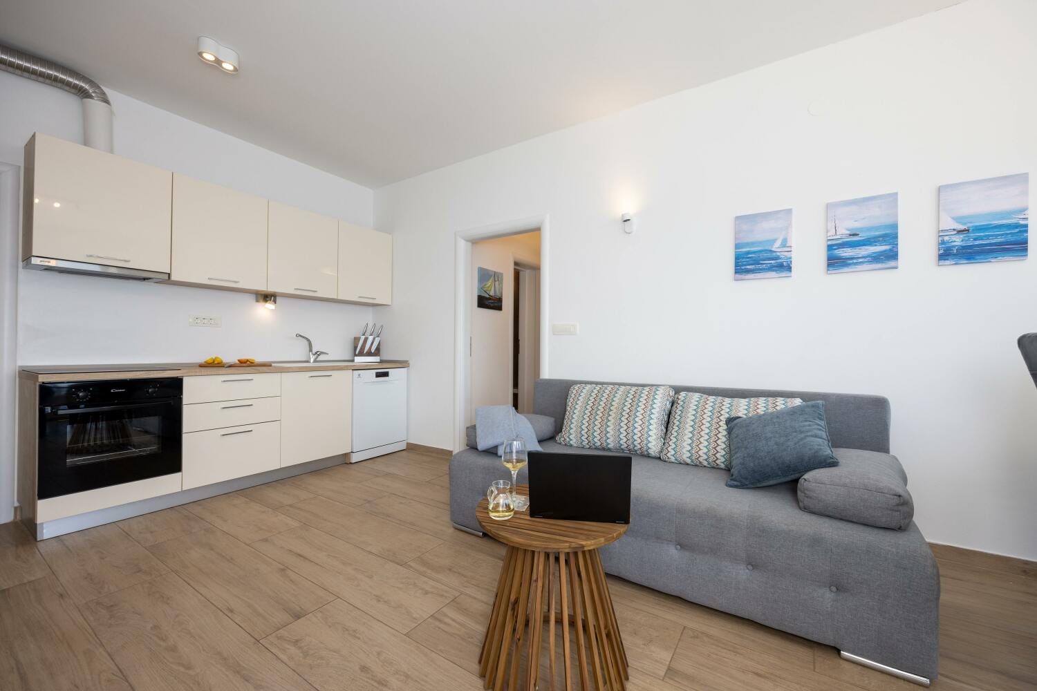 6_a42_interior3d - tiny800kb.jpg