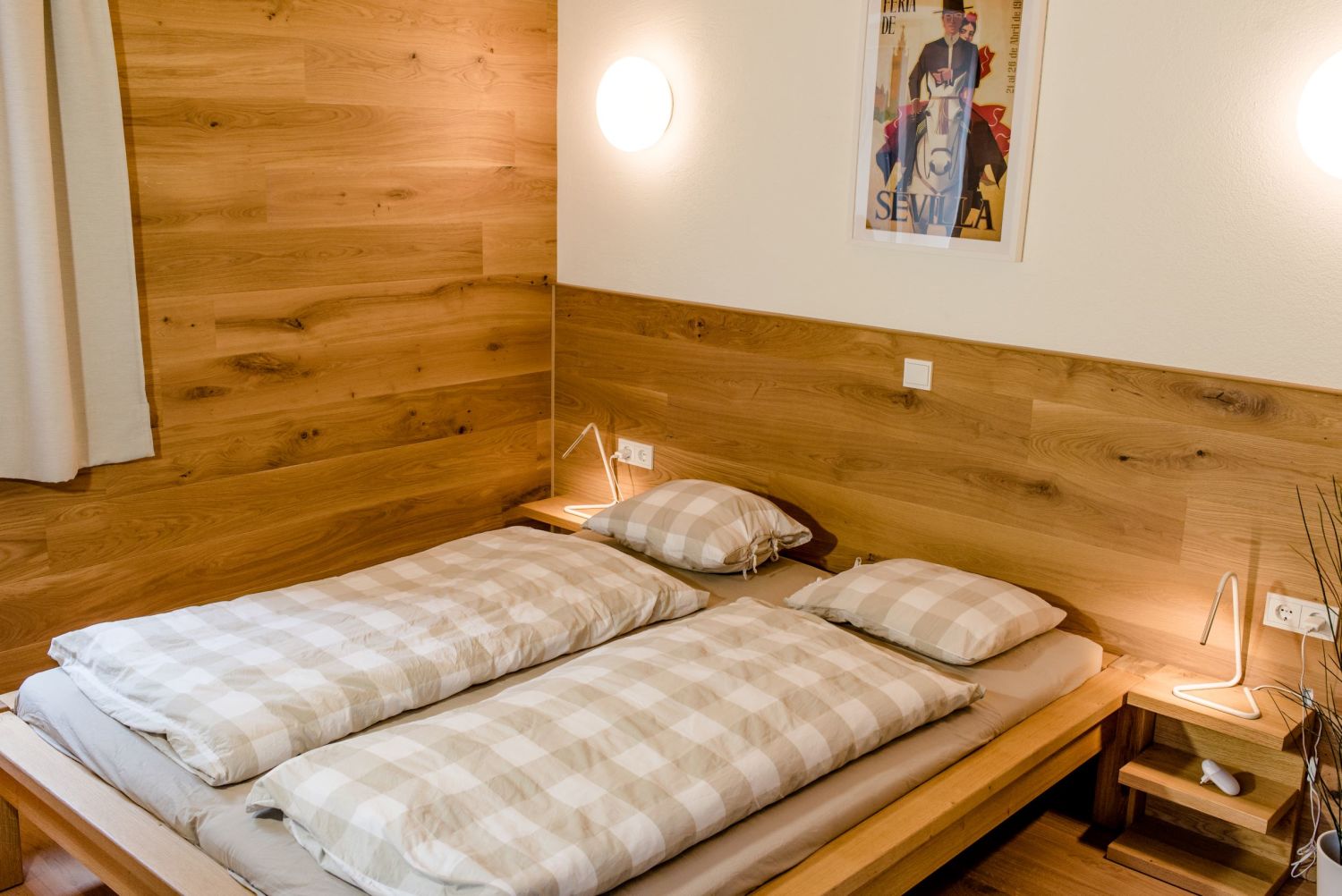 Zweites Schlafzimmer im Holzbungalow Mountain View Wood Region Spital am Pyhrn Windischgarsten.jpg