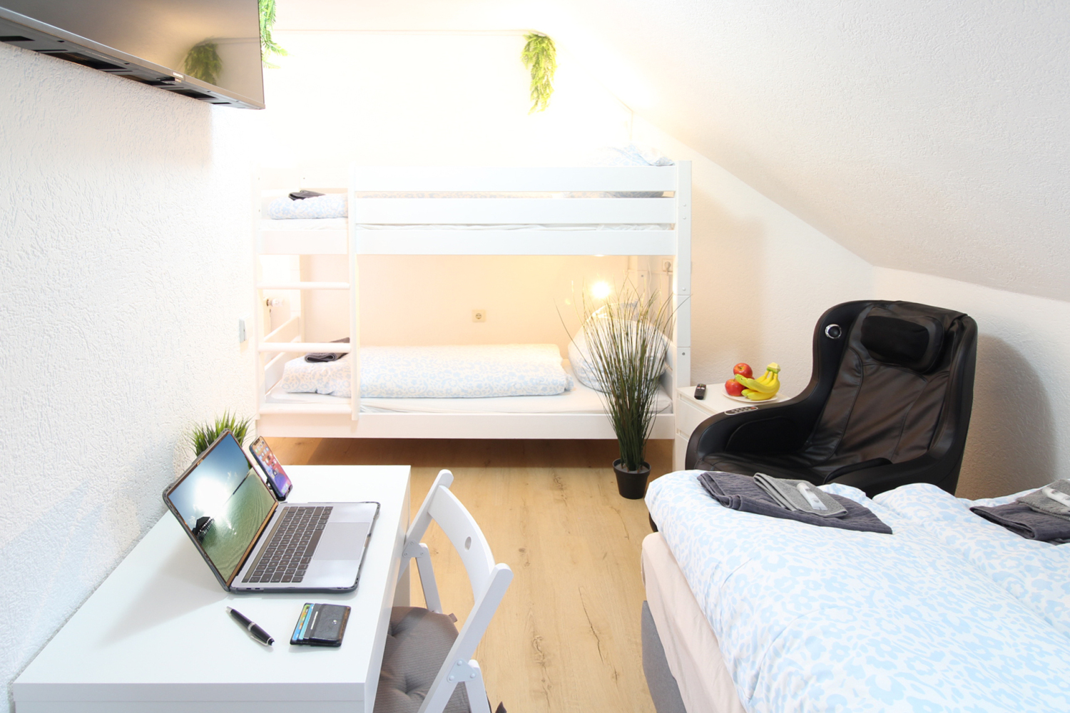 2025-03-21 - room with bunkbed_b.jpg