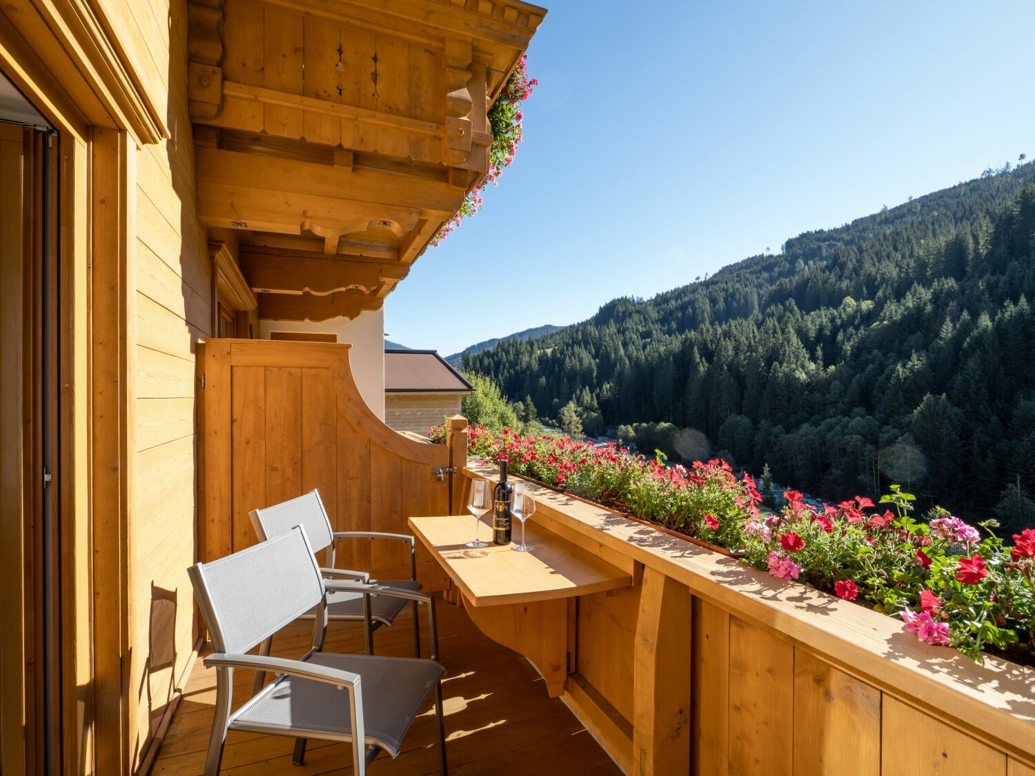 Gaestehaus_Luxner_Neuried_87a_Gerlos_09_2023_Appartement_2_Balkon_Aussicht.jpg