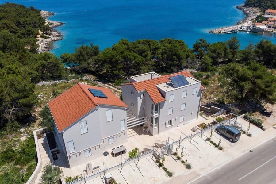 Martina.Kroatien - 2 of 2.jpg