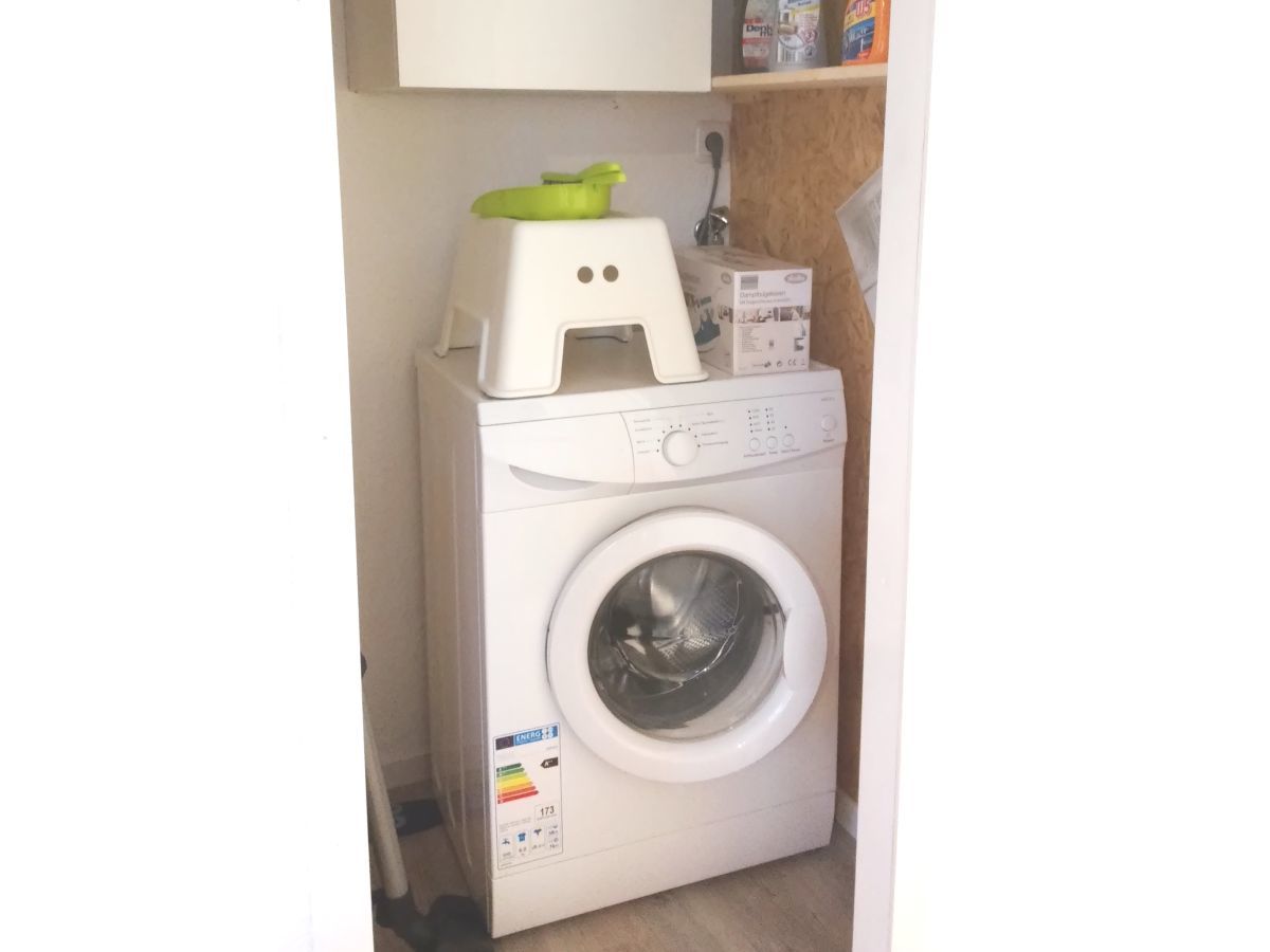 besenkammer staubsaugerwaschmaschinebuegelbrett-uvm.jpg