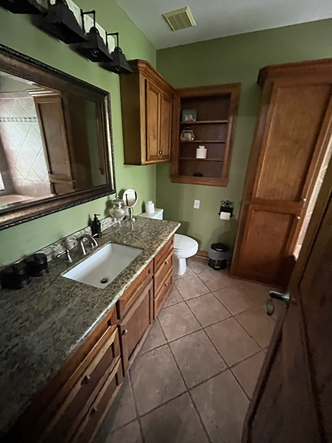 Master 1_Bathroom Pic 3.jpeg