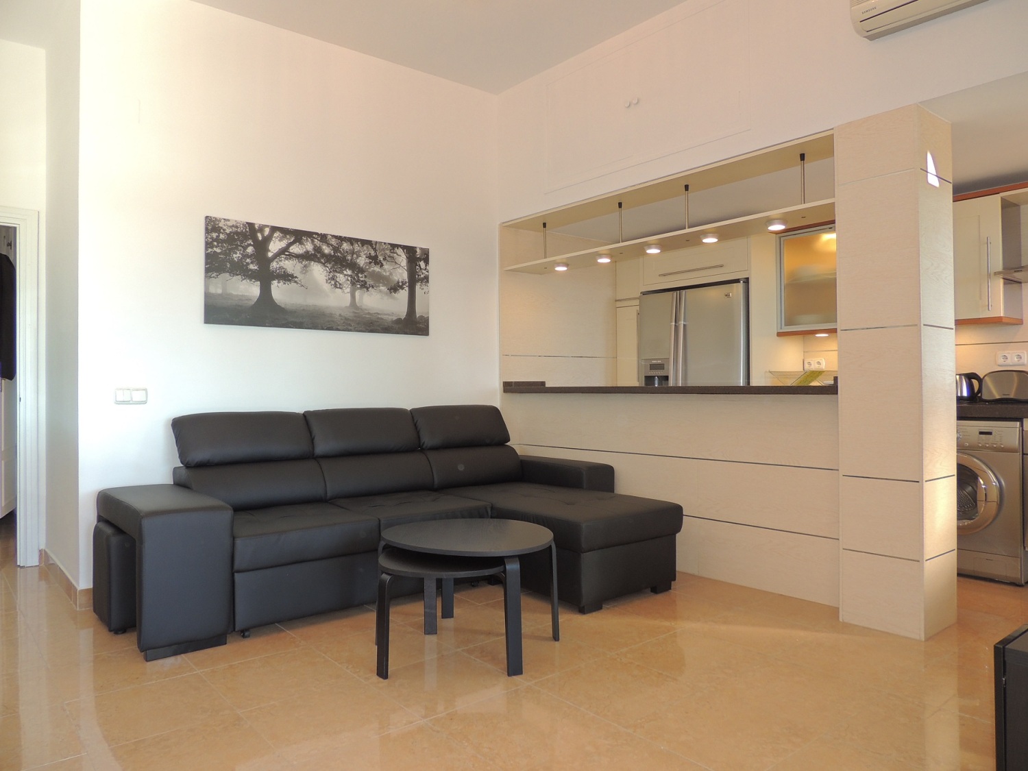 Living Room (2)R.jpg