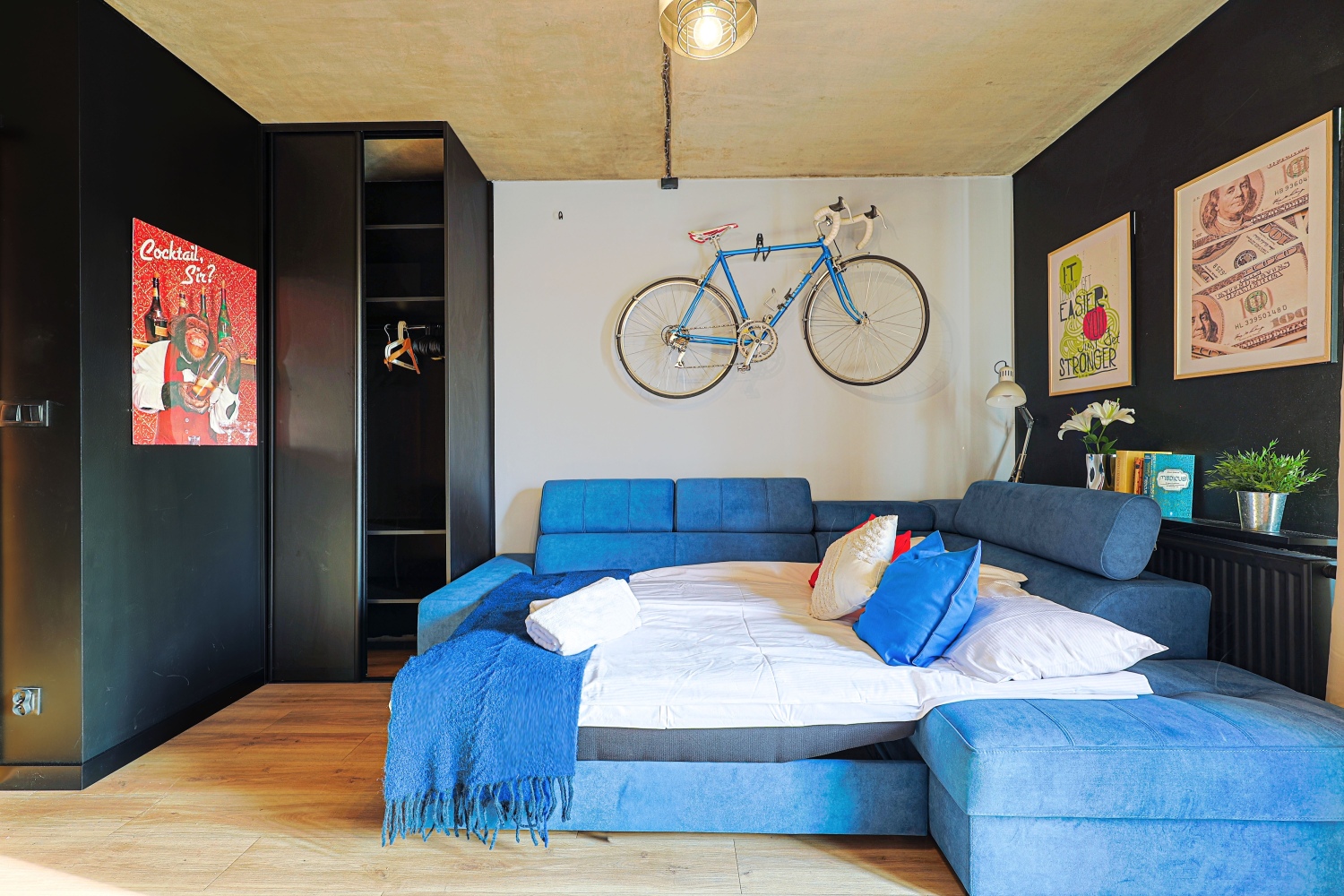 rozlozona kanapa Łódź booking airbnb.jpg