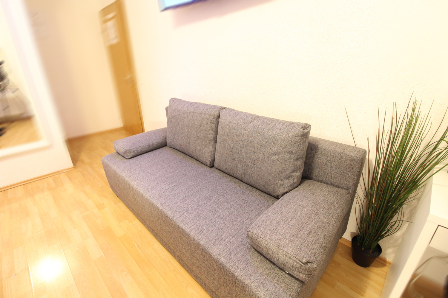 2022-10-26 - 303 - sleeping couch as couch_b.jpg