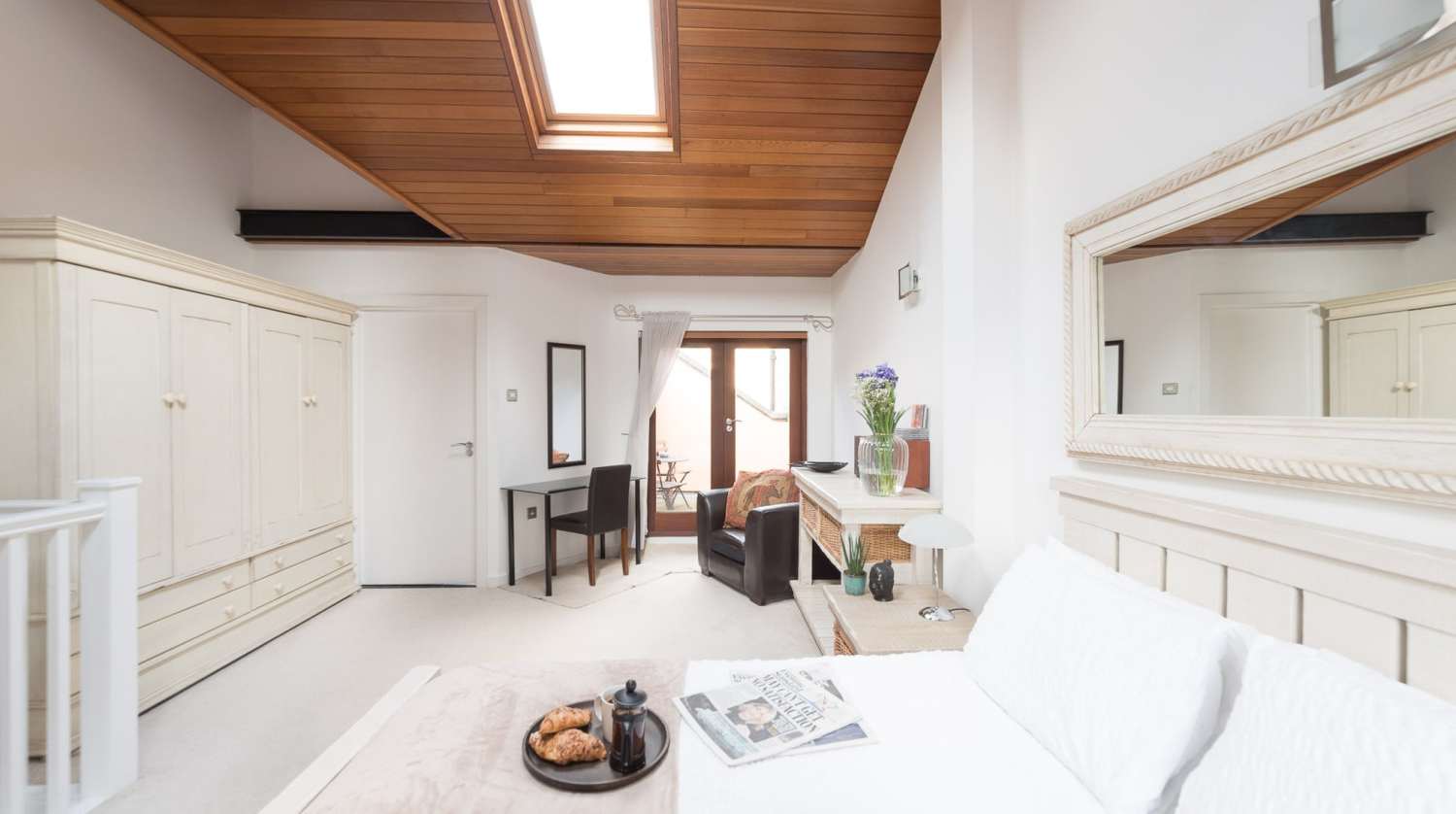 L3 Pump House penthouse bedroom.jpg