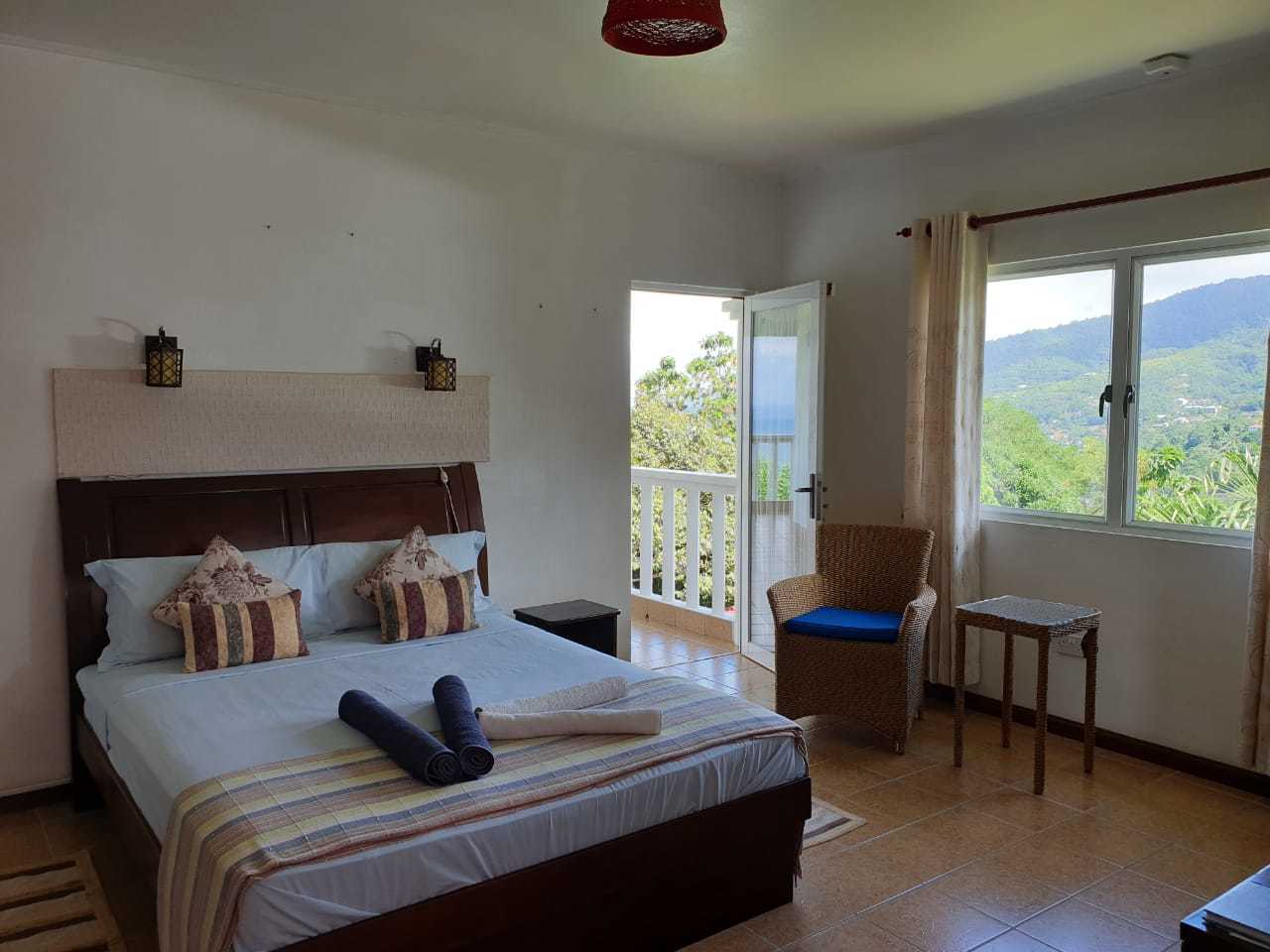 BEDROOM - DOOR TO BALCONY.jpeg