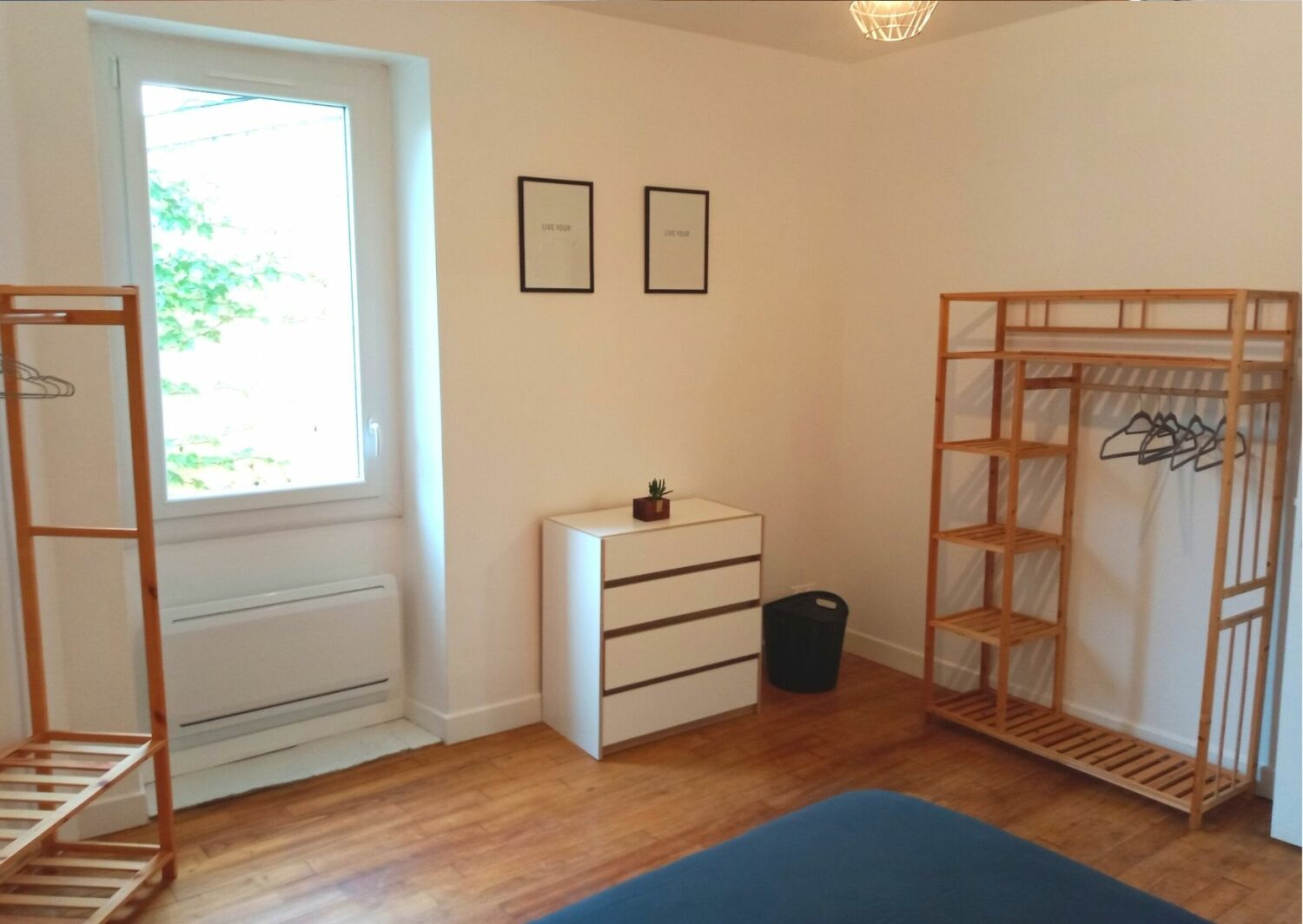 Small bedroom (2).jpg