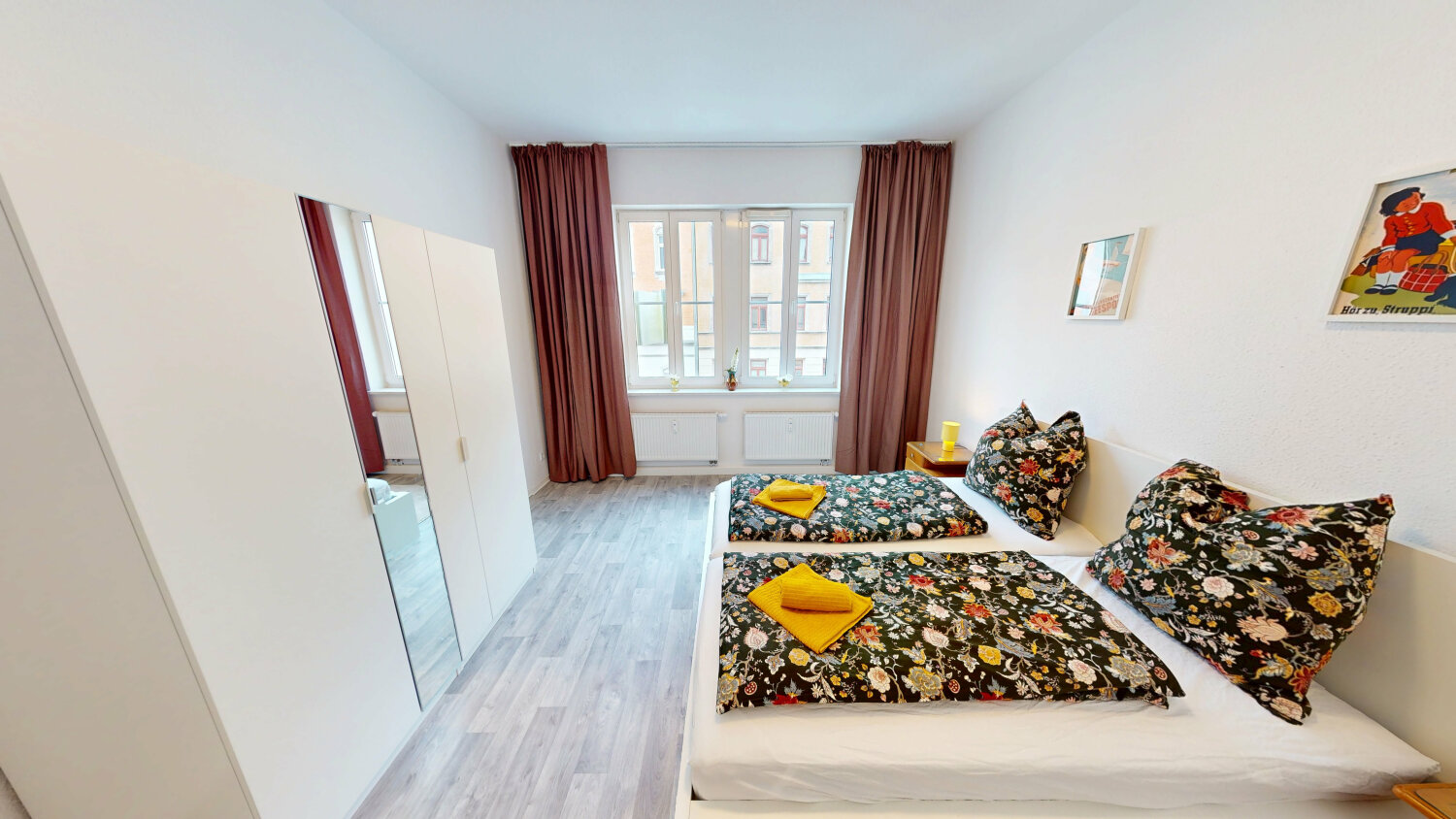 Schlafzimmer (5).jpg