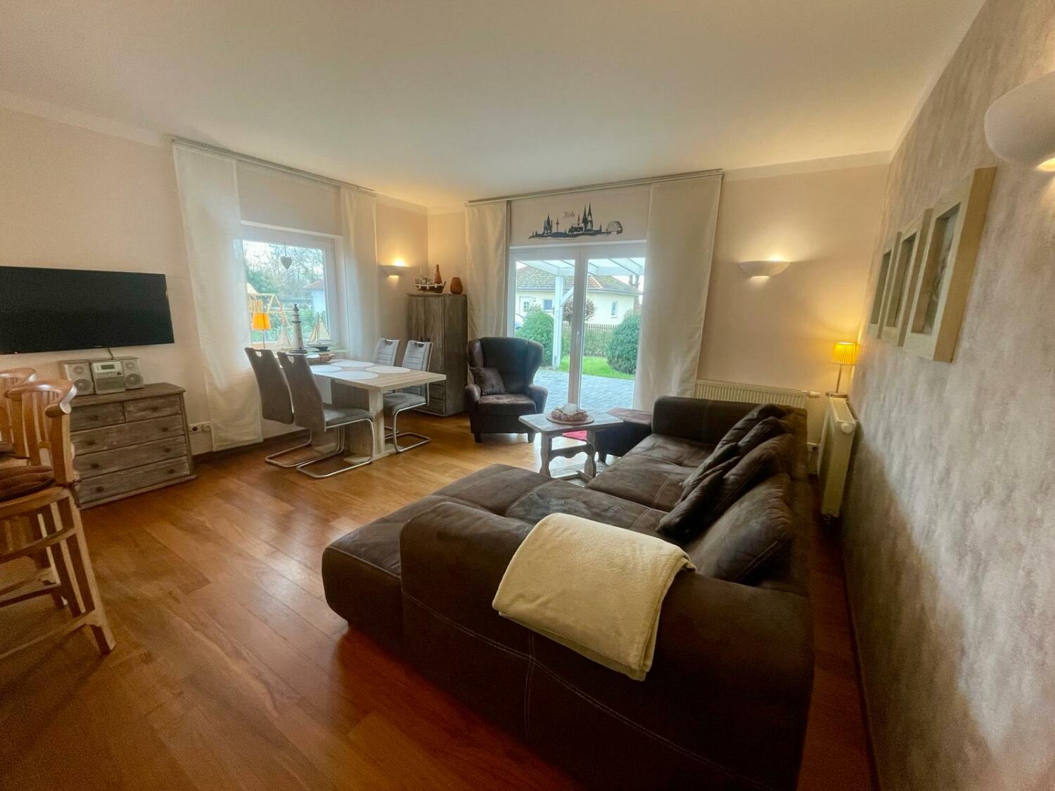 Wohnzimmer  und Küche (4).jpg