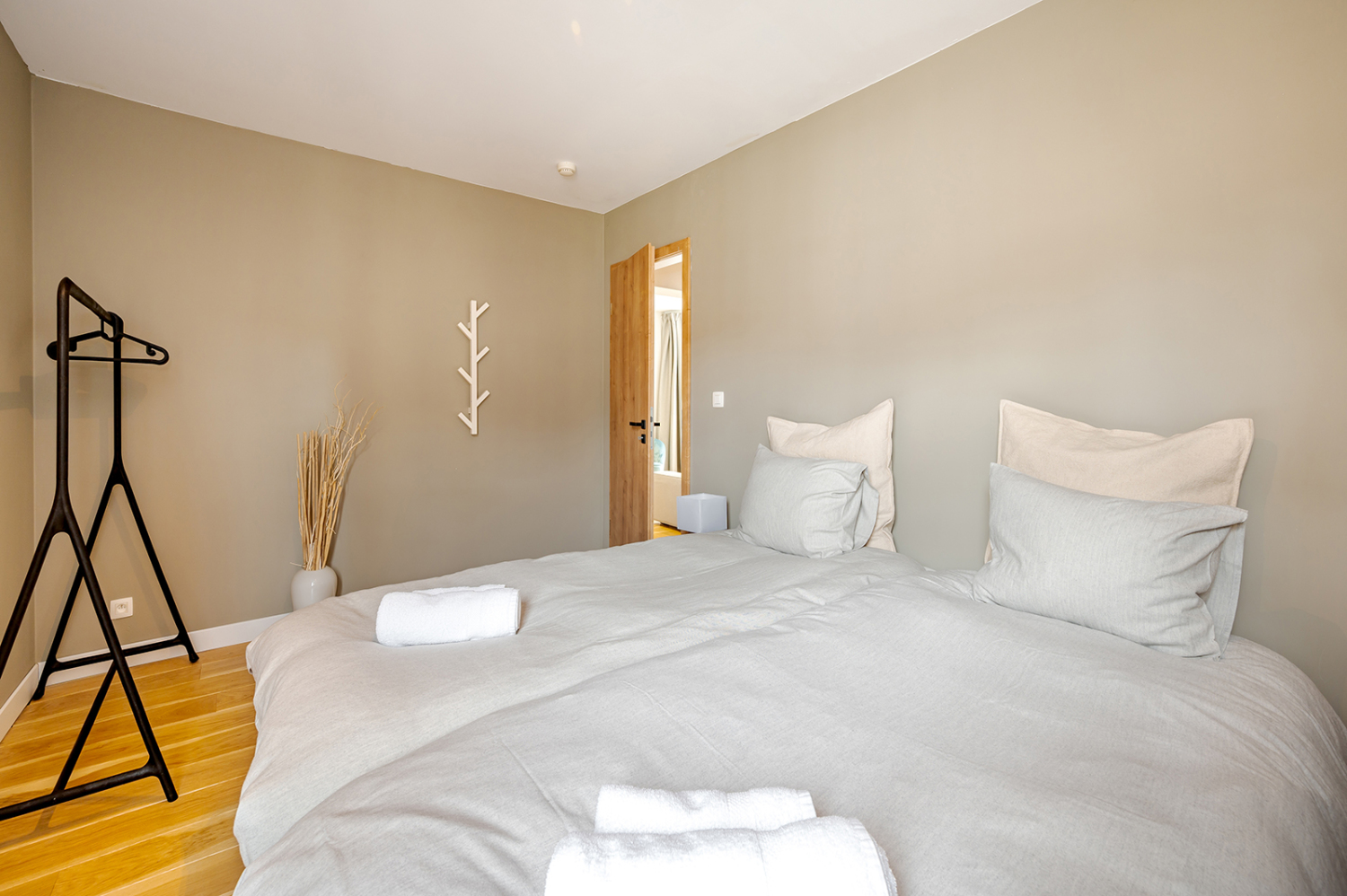 LROOur-10-01 (13).jpg