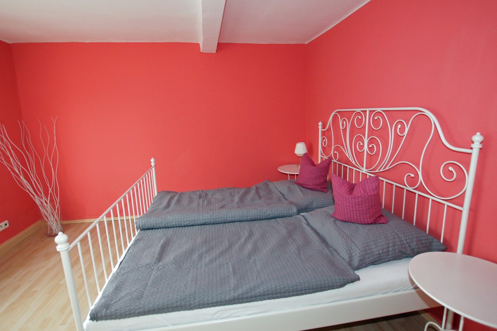 schlafzimmer-rot.jpg