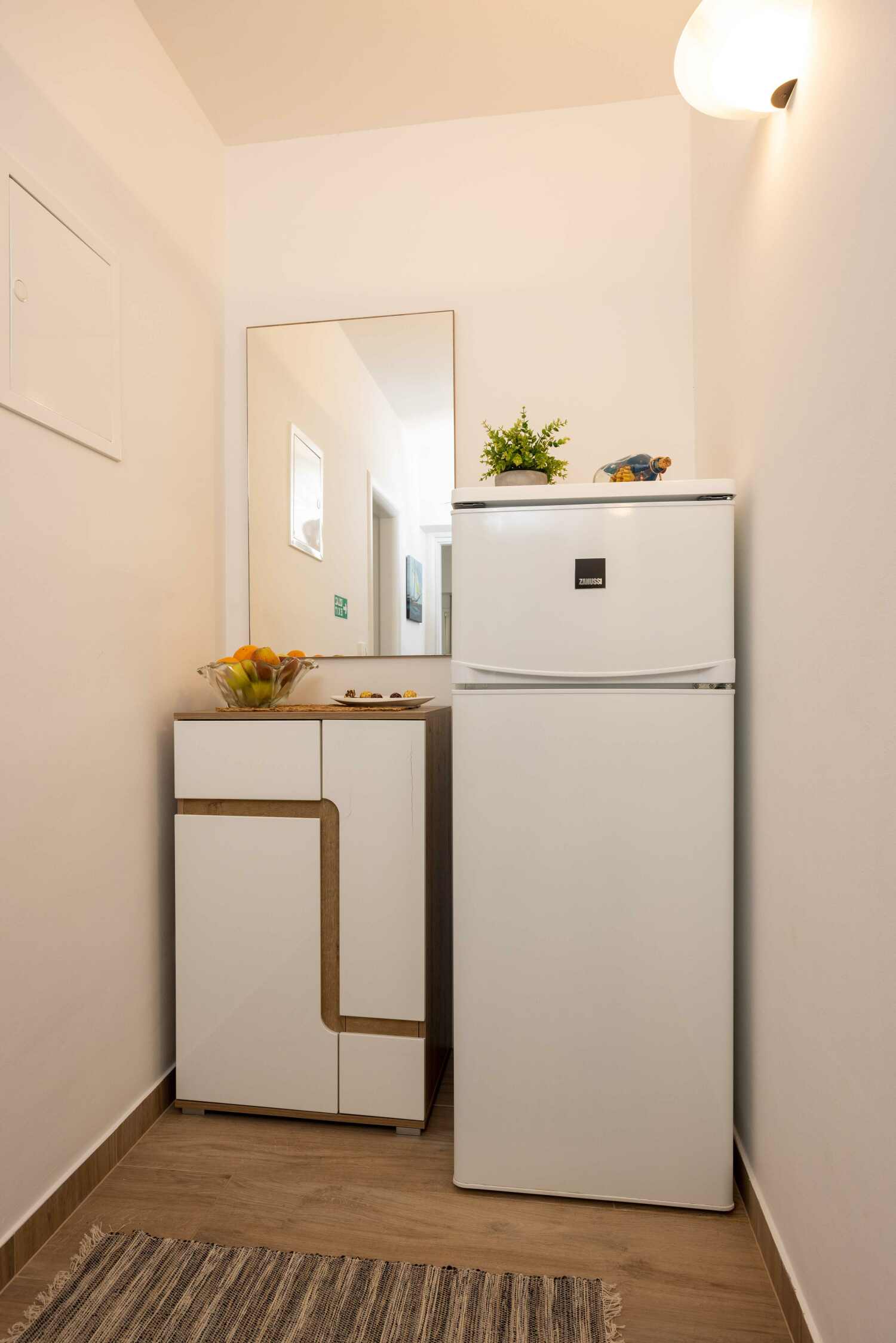 6_a42_detail1b - tiny800kb.jpg