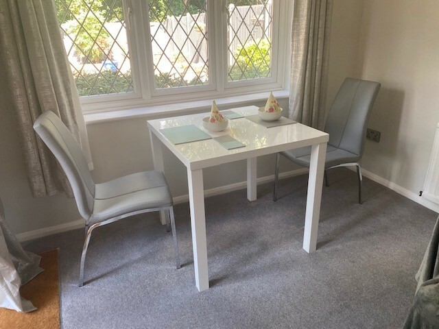 Little Oaks - Table and Chairs Overlooking the Garden on Sunny Day - 24-01-23.jpg