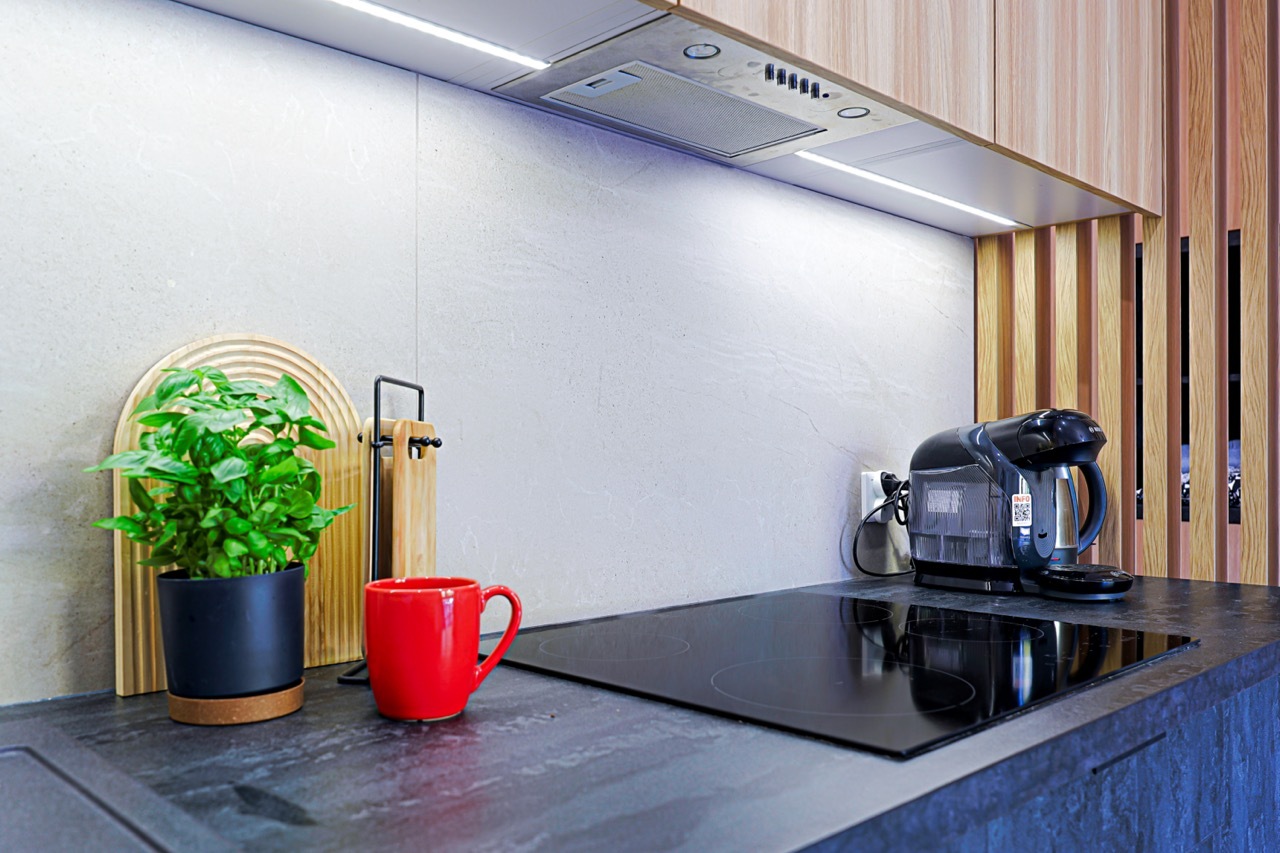 kuchnia płyta indukcja Twój gospodarz Airbnb Booking Duży.jpeg