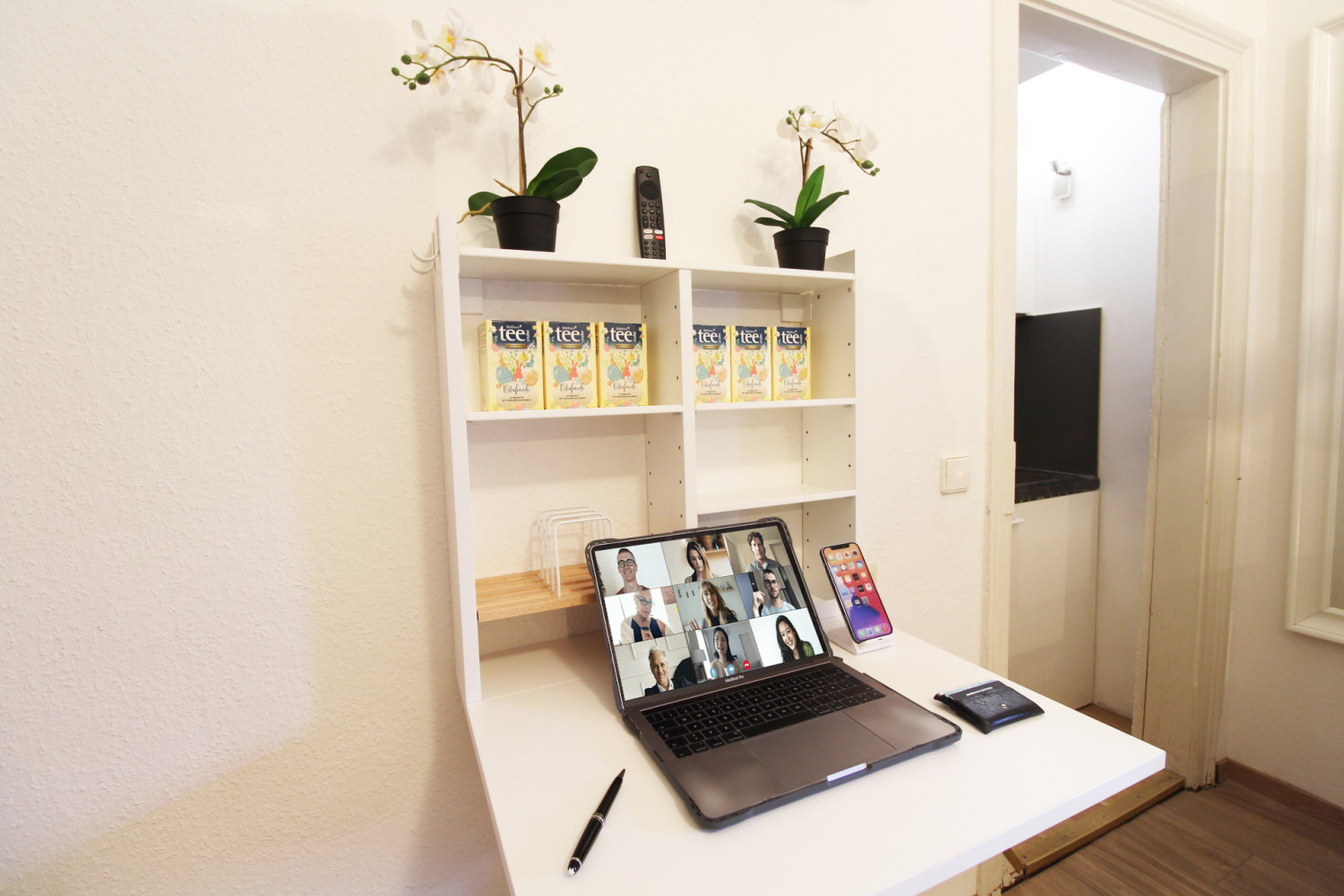 EG4-desk w laptop_b.jpg