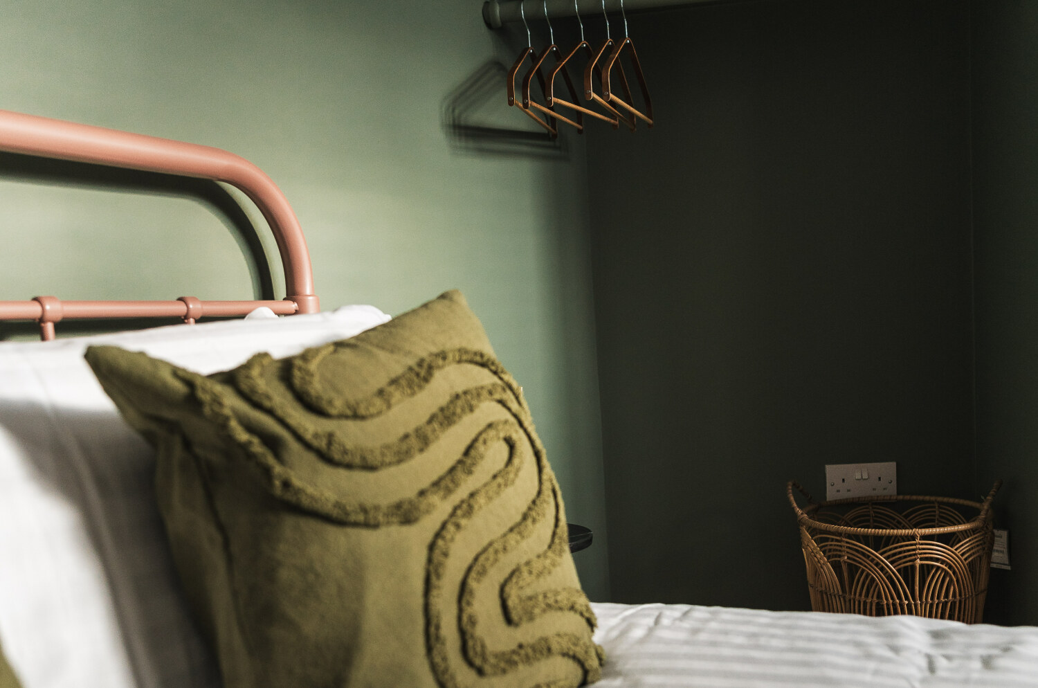 2 Wych Cottage - Green Bedroom 2 - Landscape.jpeg