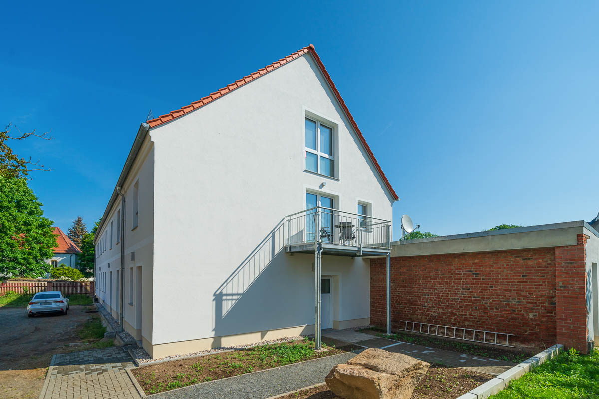 (5) Südseite mit Balkon.jpg