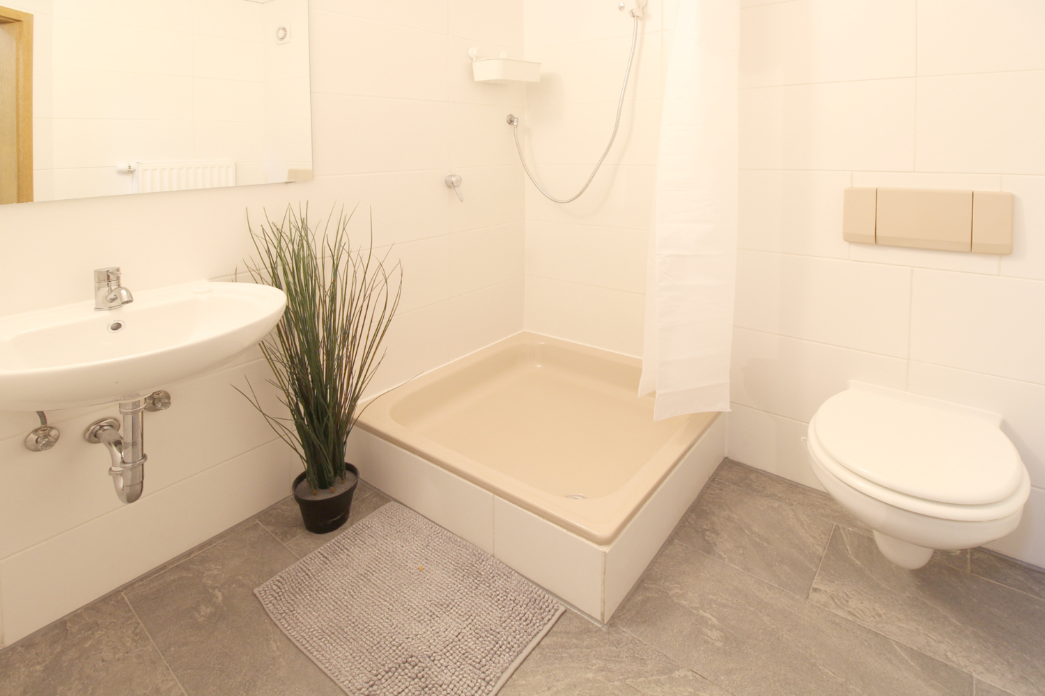 2025-03-21 - bathroom_b.jpg